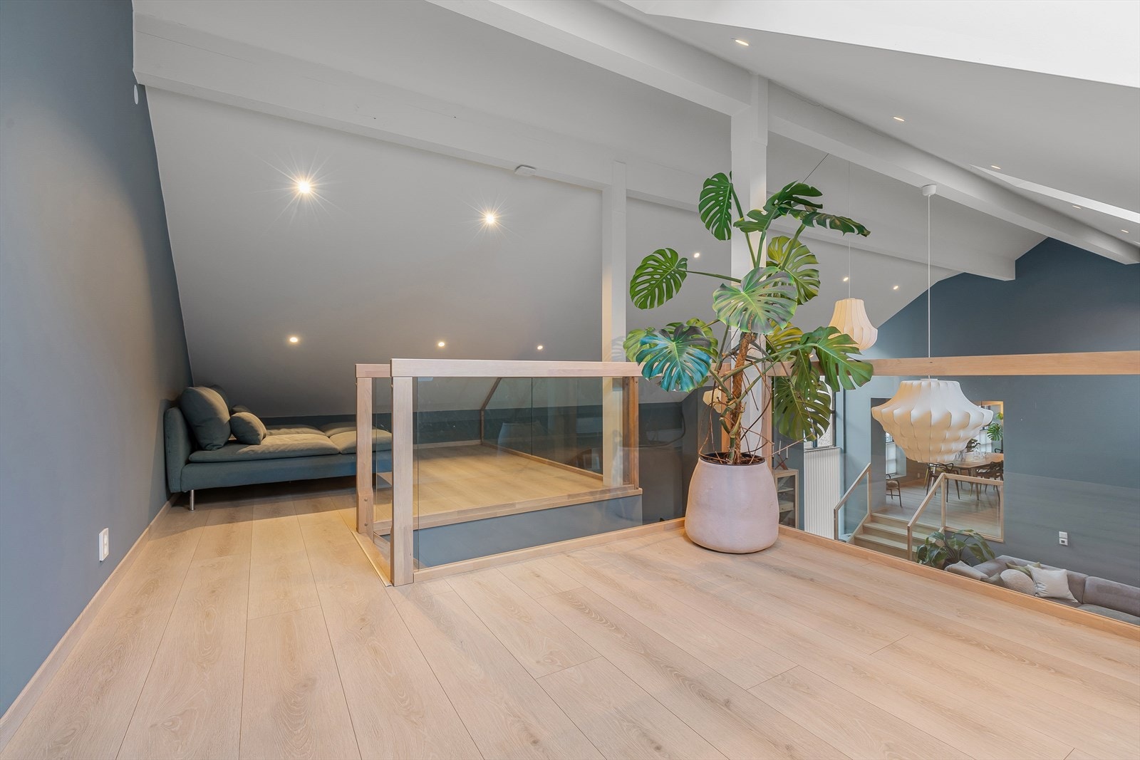 Hems som fint kan nyttast til å trekke seg tilbake eller innrede som heimekontor. Galleribilde