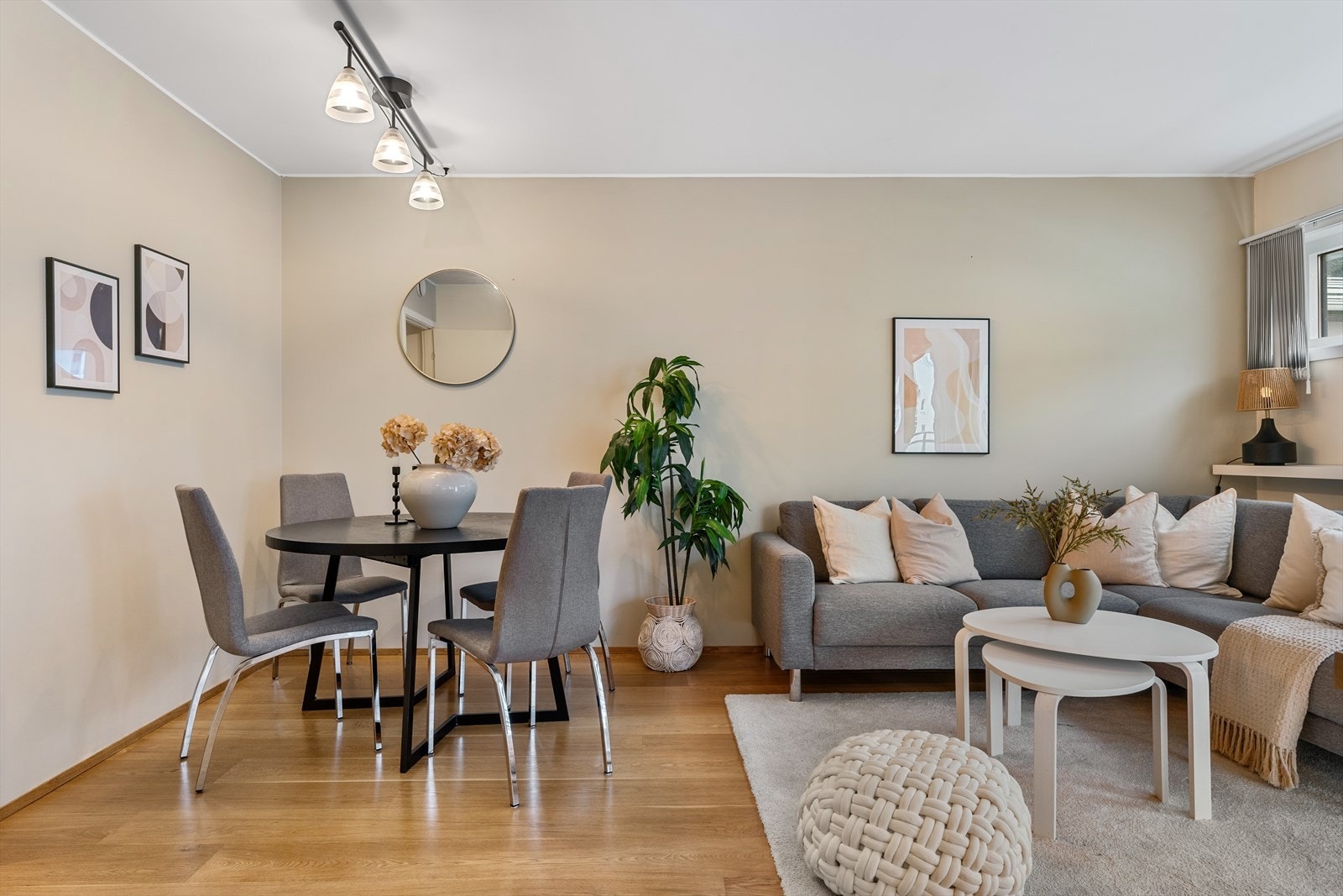 - Du har god plass til spisebord og sofagruppe - Galleribilde