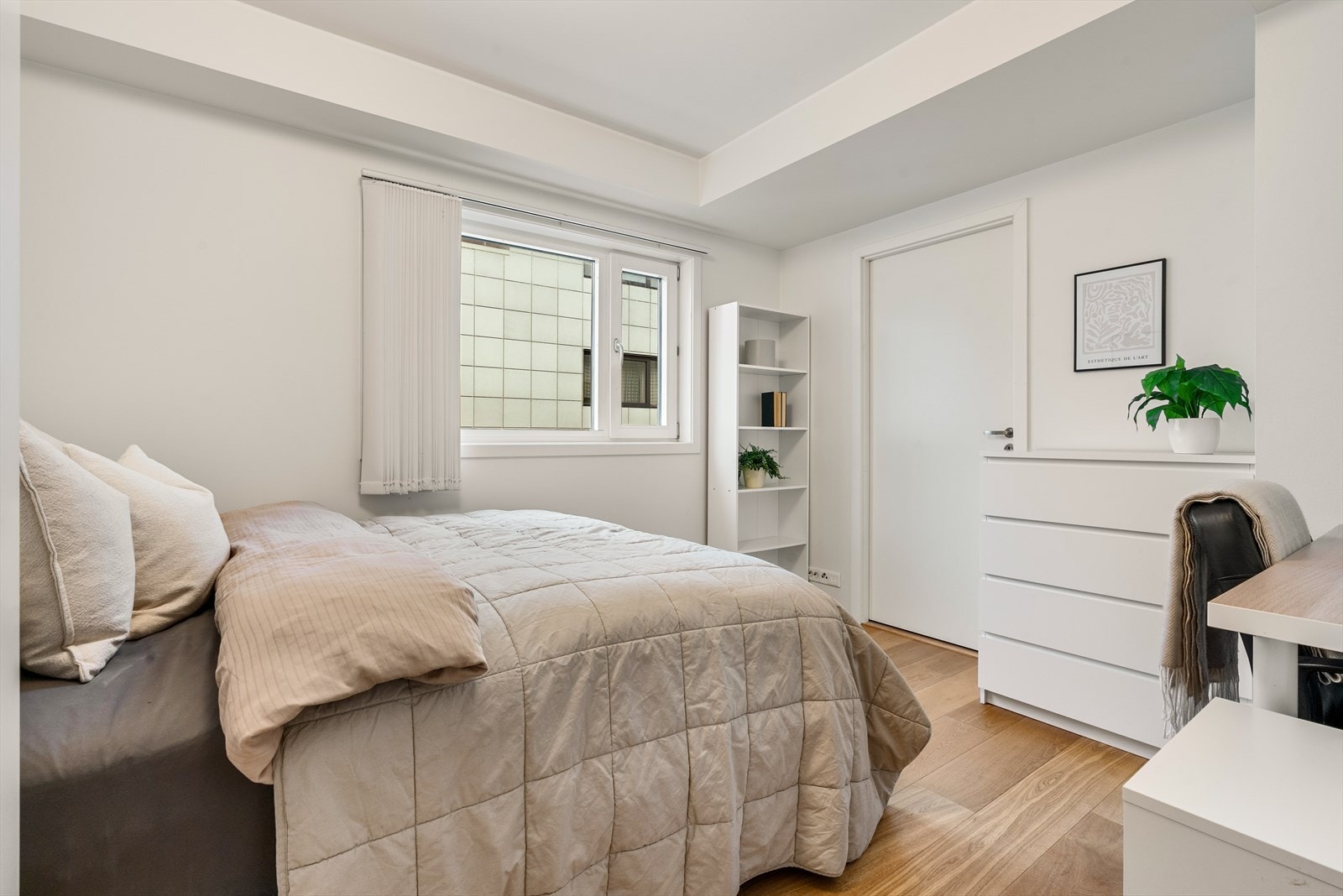 - Du har inngang til bod fra soverommet som kan brukes som Walk-In garderobe - Galleribilde