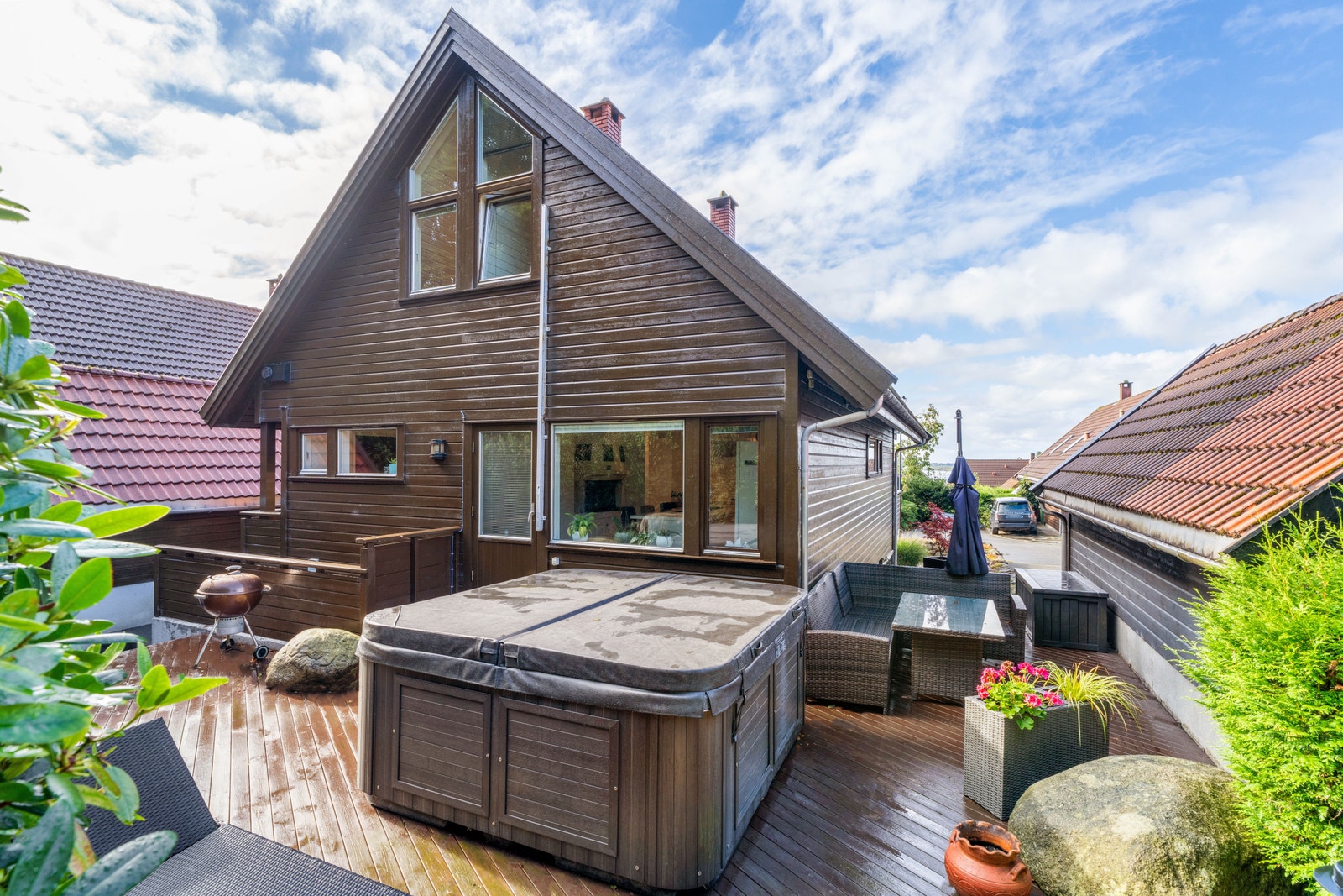 Jauczzi på terrassen på baksiden Galleribilde