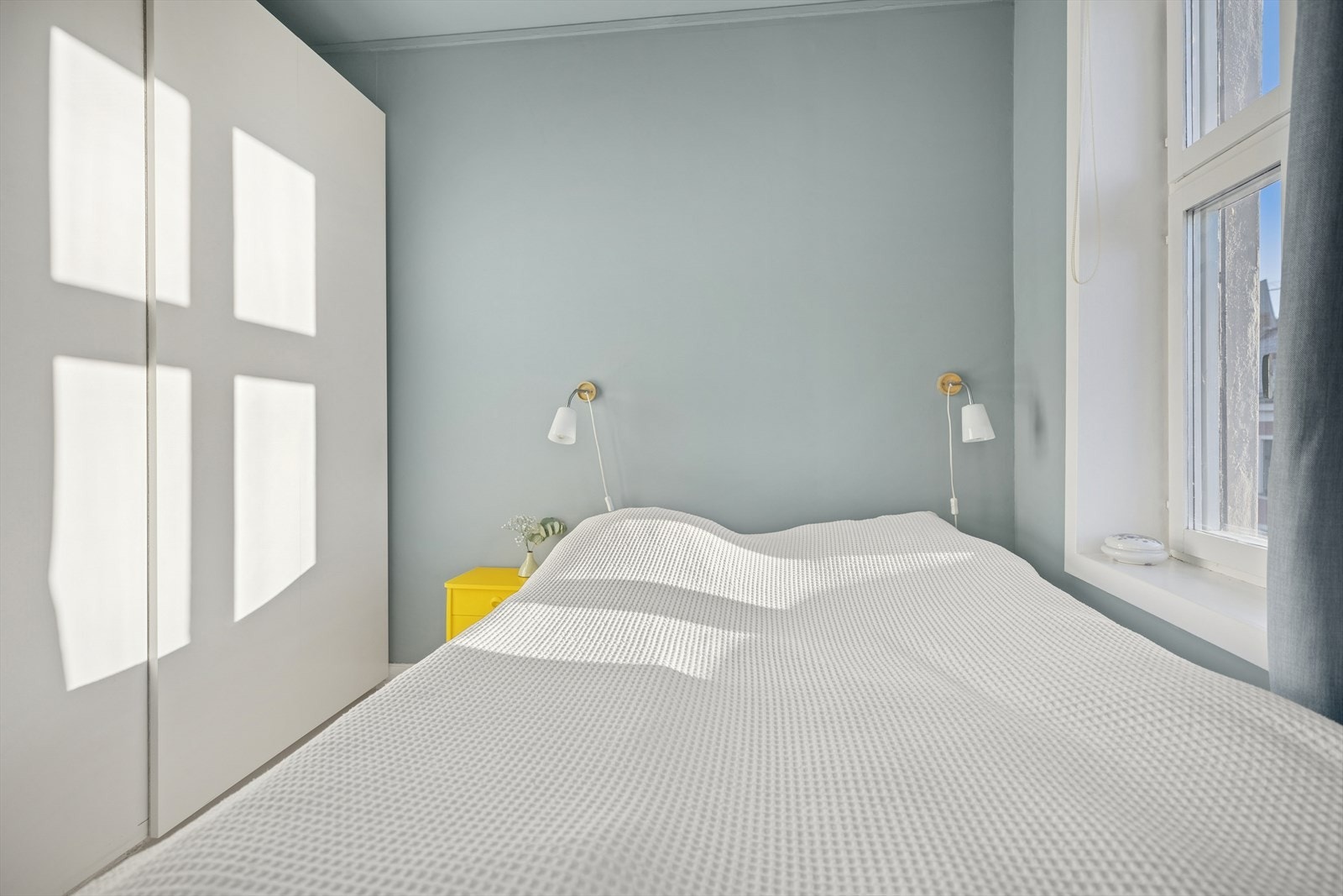 Garderobeskapene har rikelig med oppbevaring og medfølger boligen. Galleribilde