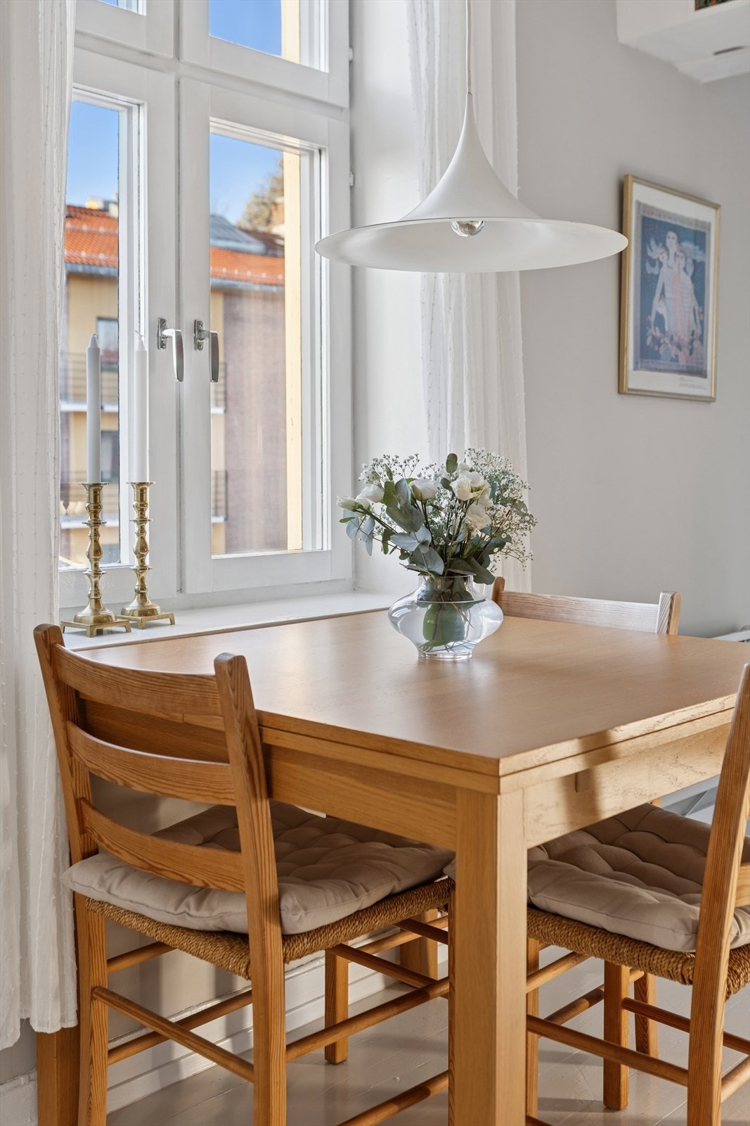 Hyggelig spiseplass med utsyn mot Fagerheimgata. Galleribilde