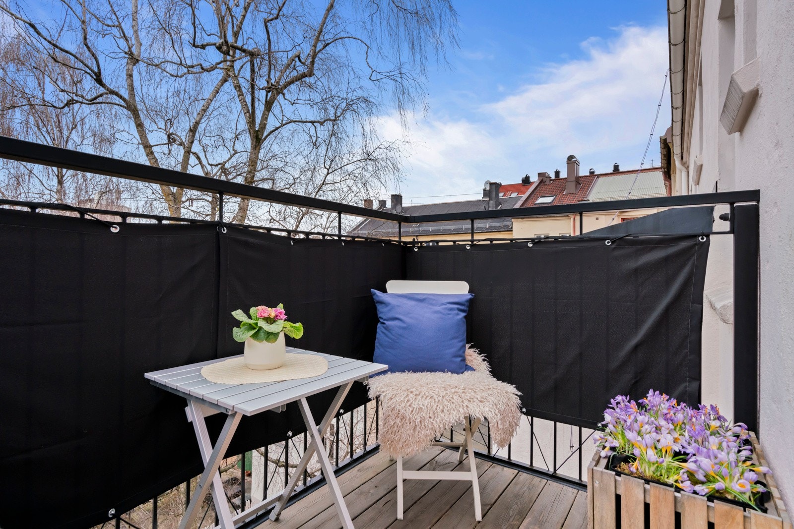 Balkongen er vendt mot bakgården. Galleribilde