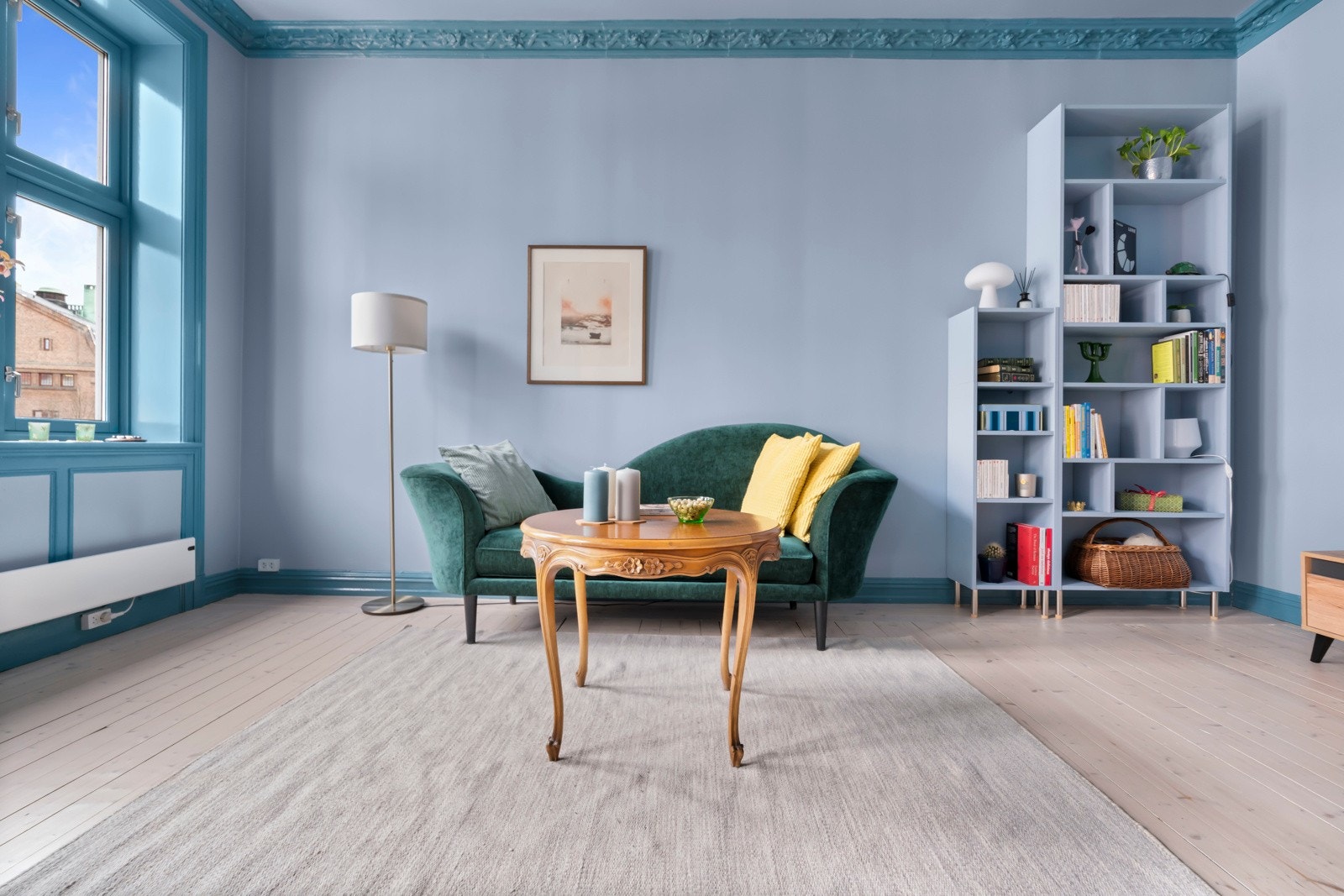 I 2021 ble alle vegger, tak og karmer malt, og gulvet ble slipt. Galleribilde