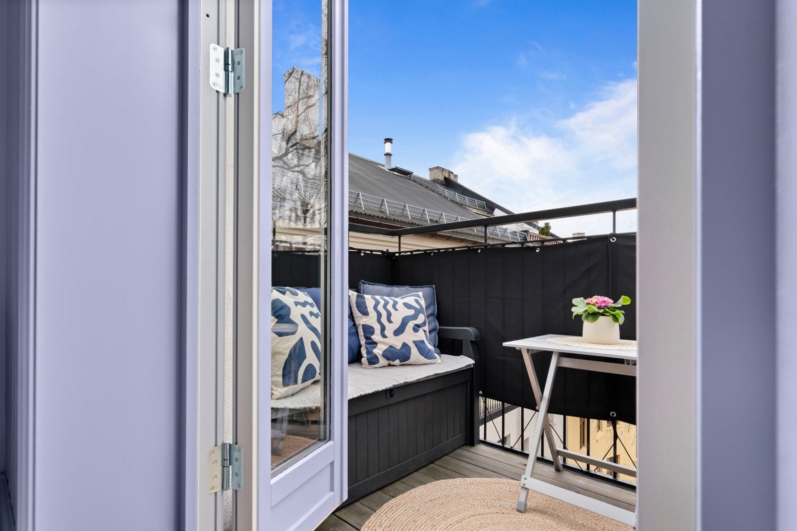 Fra hovedsoverommet har du tilgang på en vestvendt balkong. Galleribilde