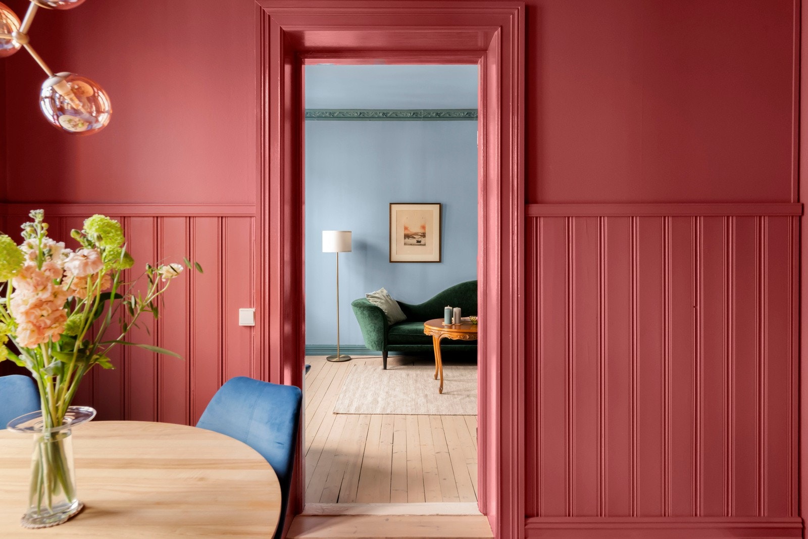 I 2021 ble alle vegger, tak og karmer malt, og gulvet ble slipt. Galleribilde