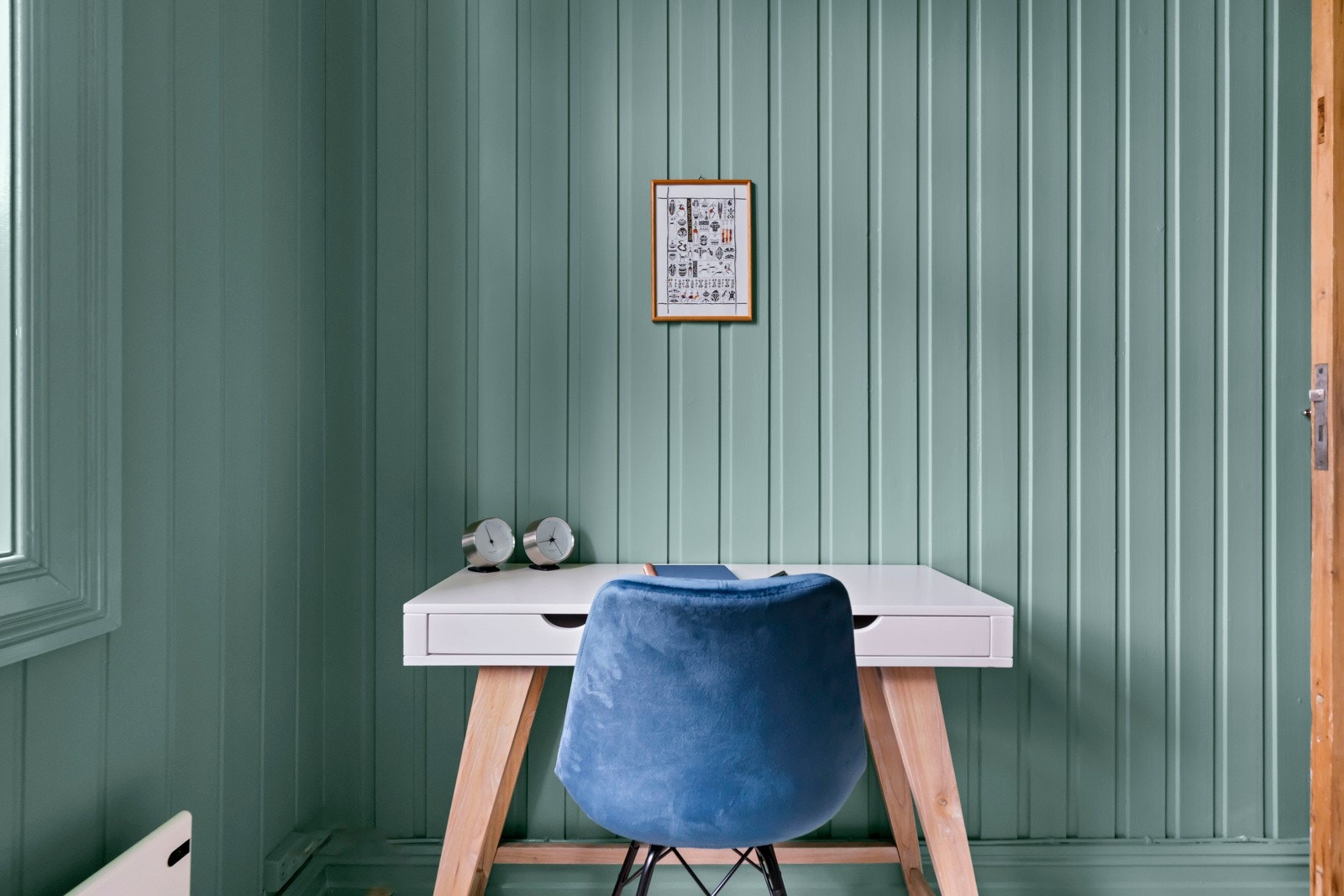 Her er det godt med plass til seng, kontorpult og garderobeskap Galleribilde