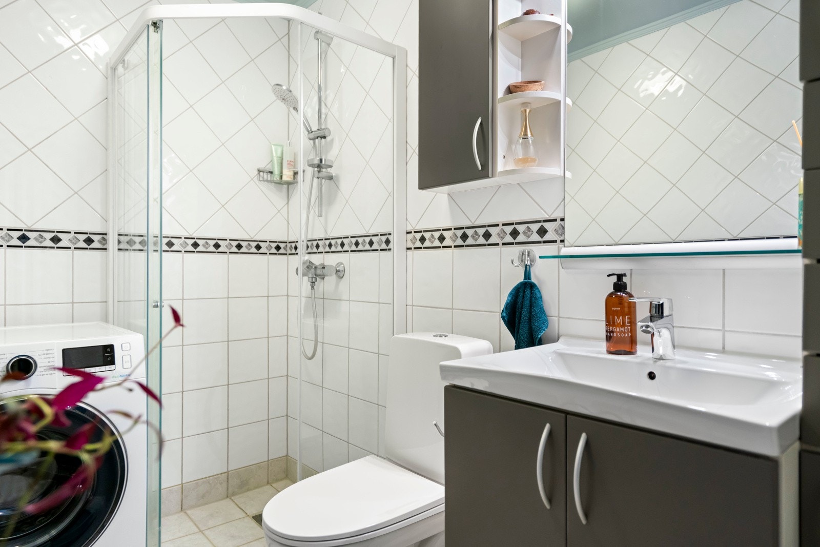 I 2019 ble dusjen, vannklosettet og servantbatteriet oppgradert. Galleribilde