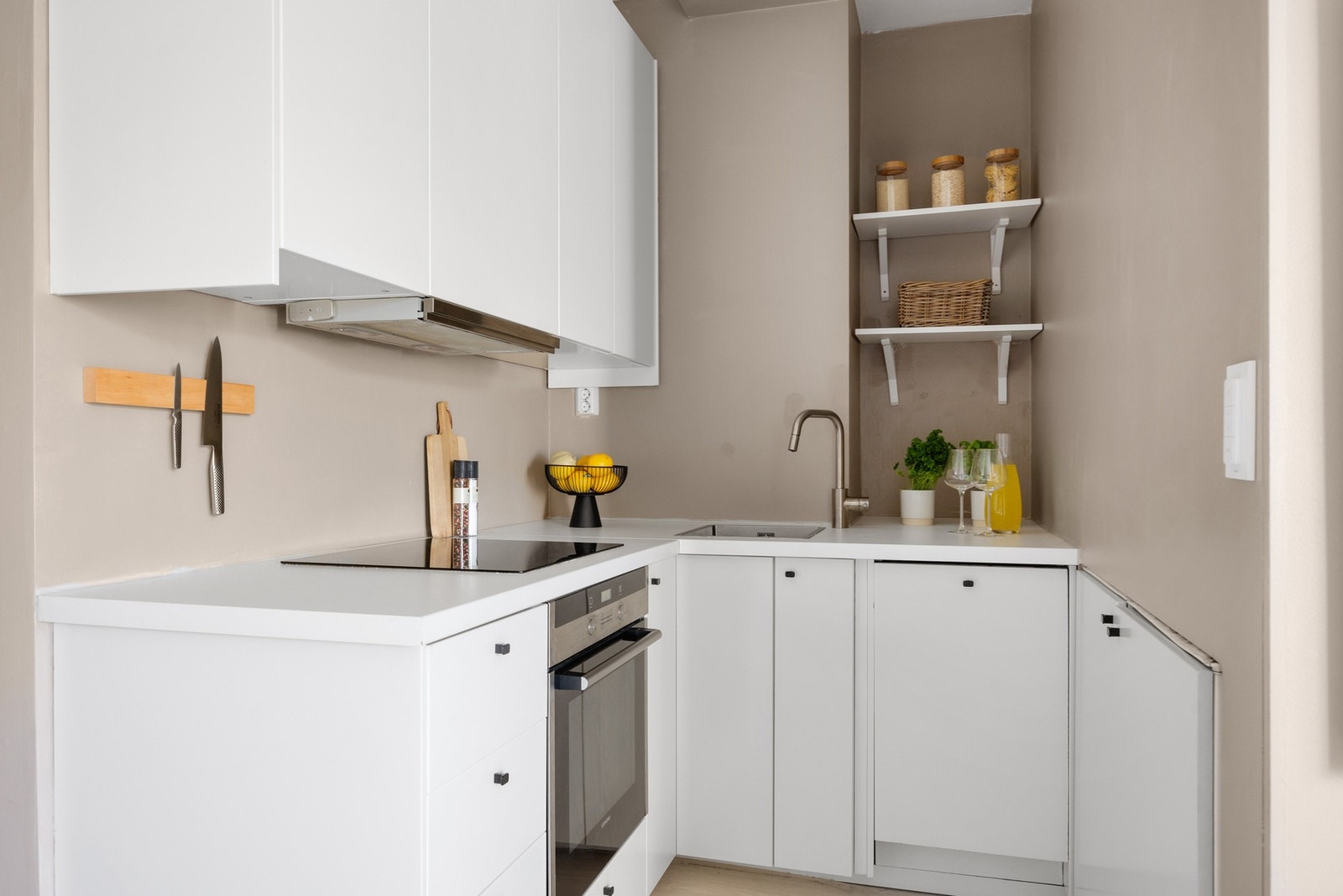 Kjøkkenventilator med kullfilter. Galleribilde