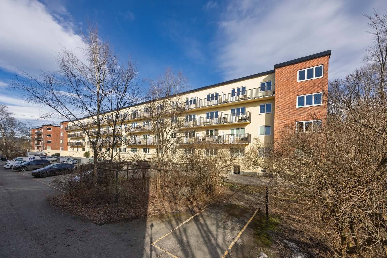 Fasade - Parkeringsplass kan leies etter ledighet, for kr 700 pr mnd. Galleribilde