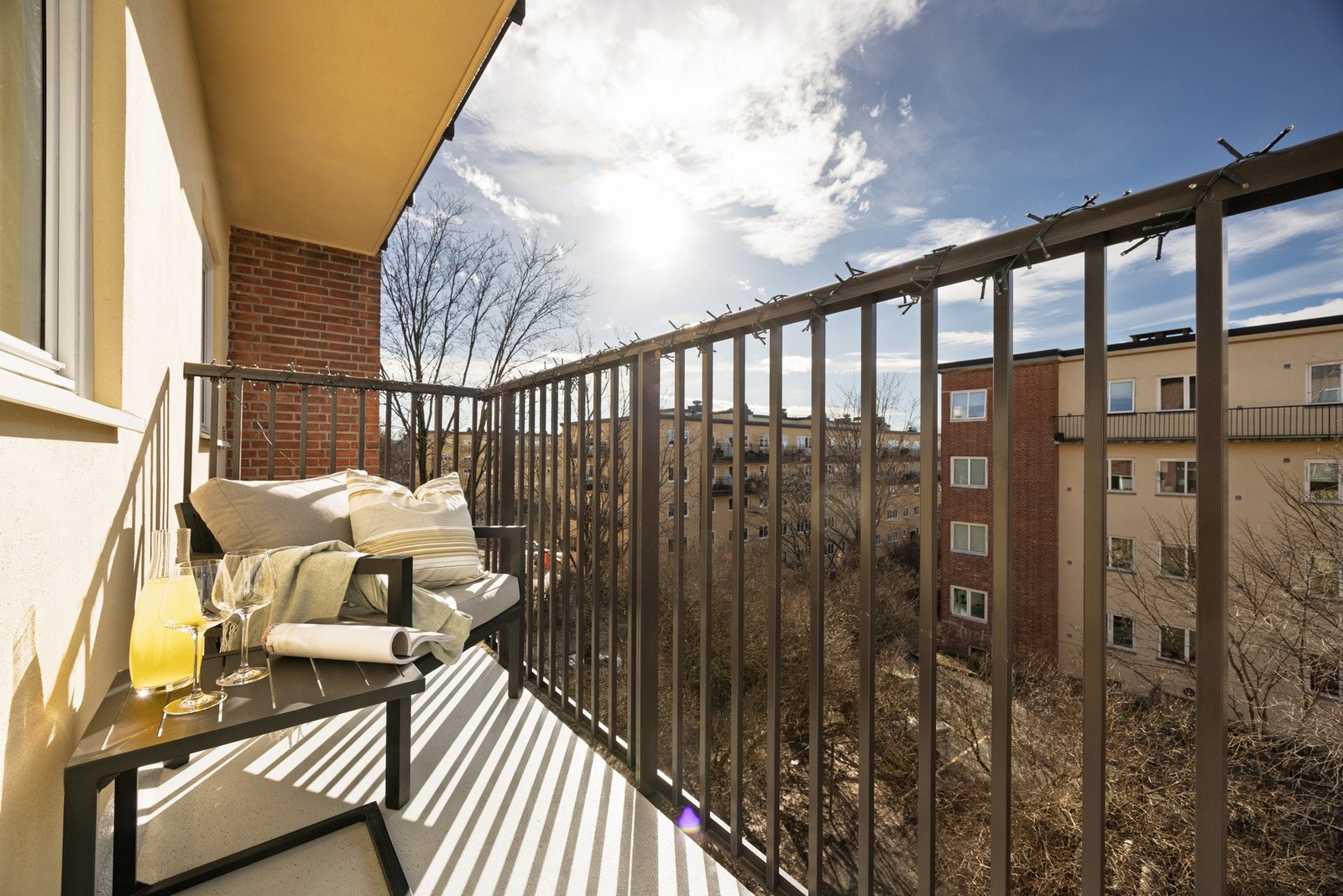 Sydvendt balkong med gode solforhold. Galleribilde