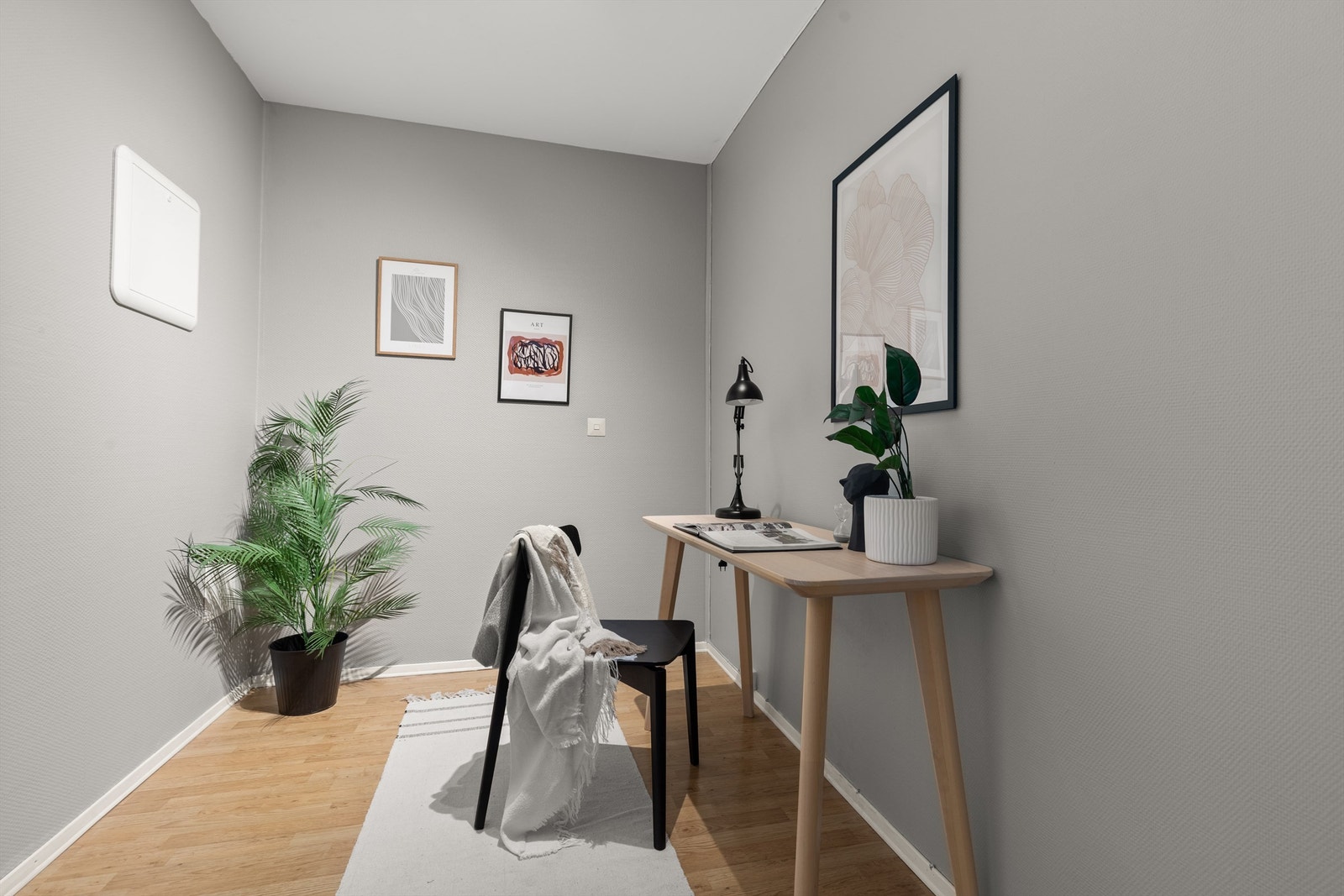 Videre har leiligheten et rom som i dag er innredet som et kontor, men er fleksibelt i bruk til å innrede etter ønske Galleribilde