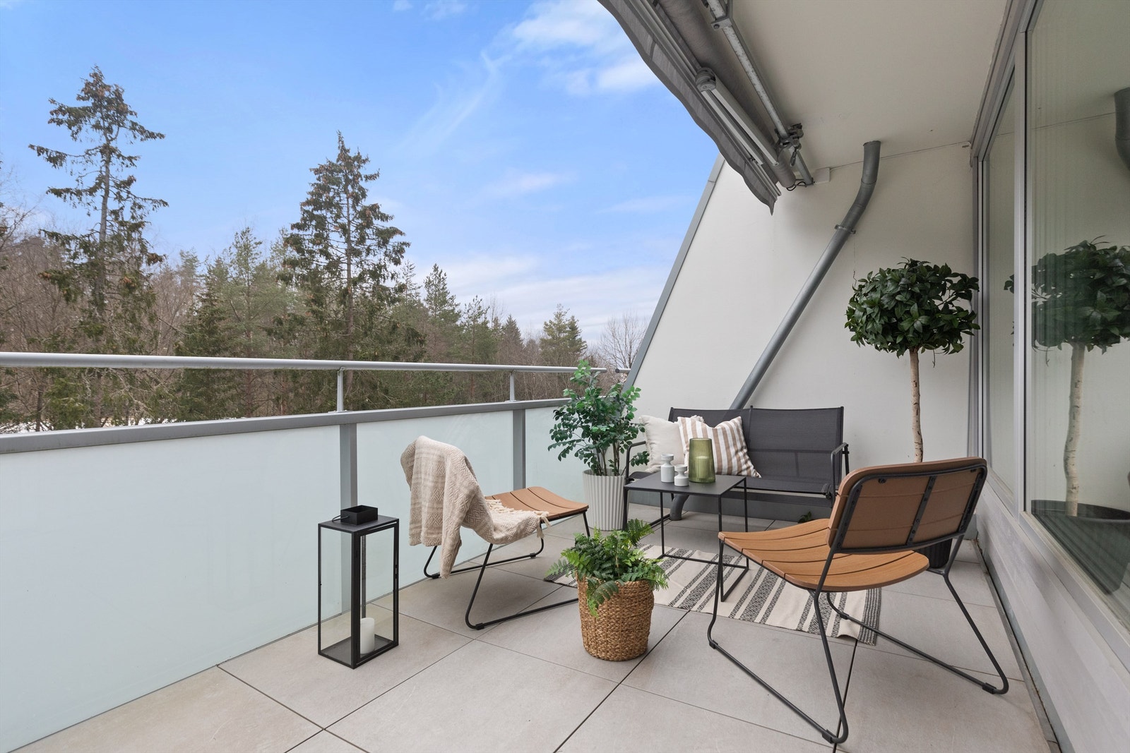 Stor og velholdt 2-roms med solrik terrasse på Ellingsrud Vest Galleribilde