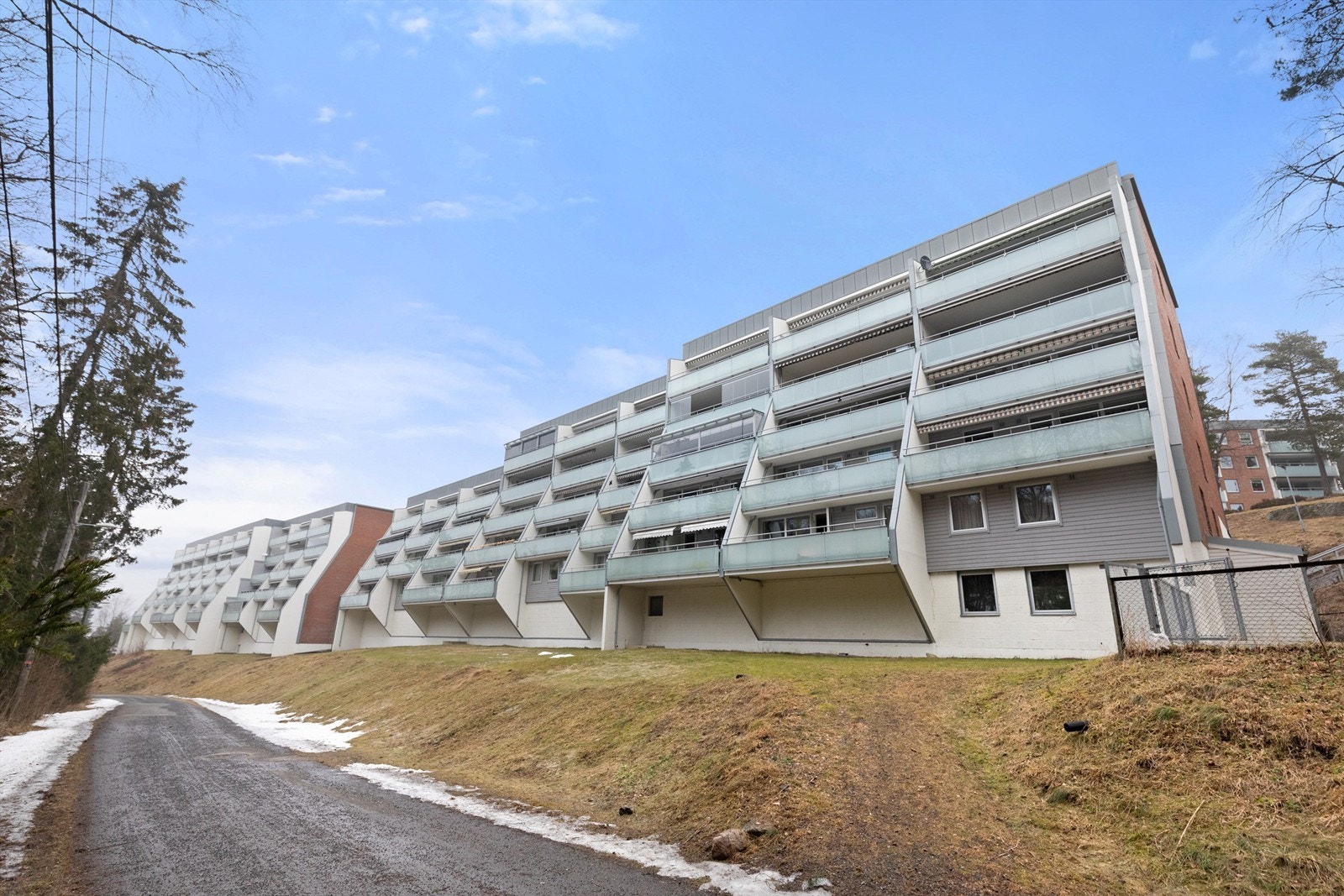 Leiligheten er vendt mot marka og grønne omgivelser. Galleribilde