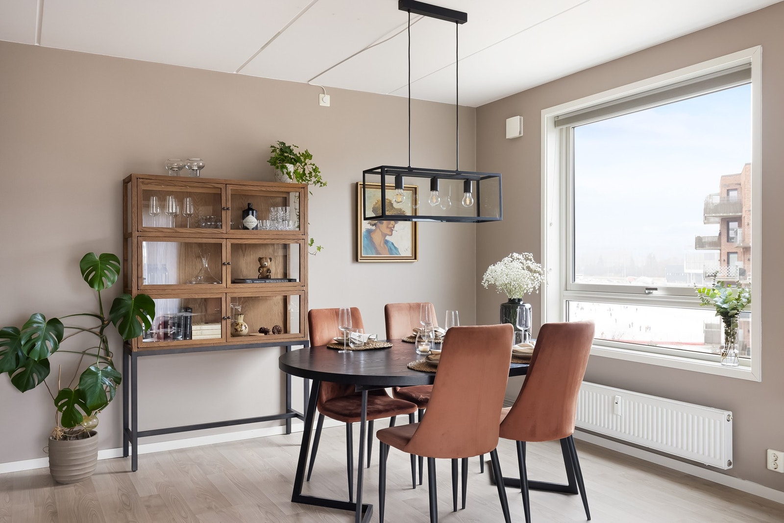 Boligen ligger i 4. etg og gir med det fine lys og utsiktsforhold. Galleribilde