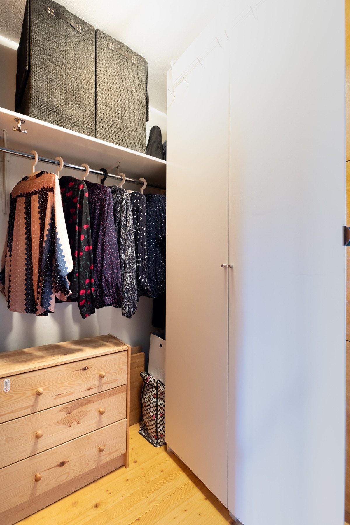 De smarte løsningene utnytter arealet effektivt. Leiligheten har mye lagringsplass. Galleribilde