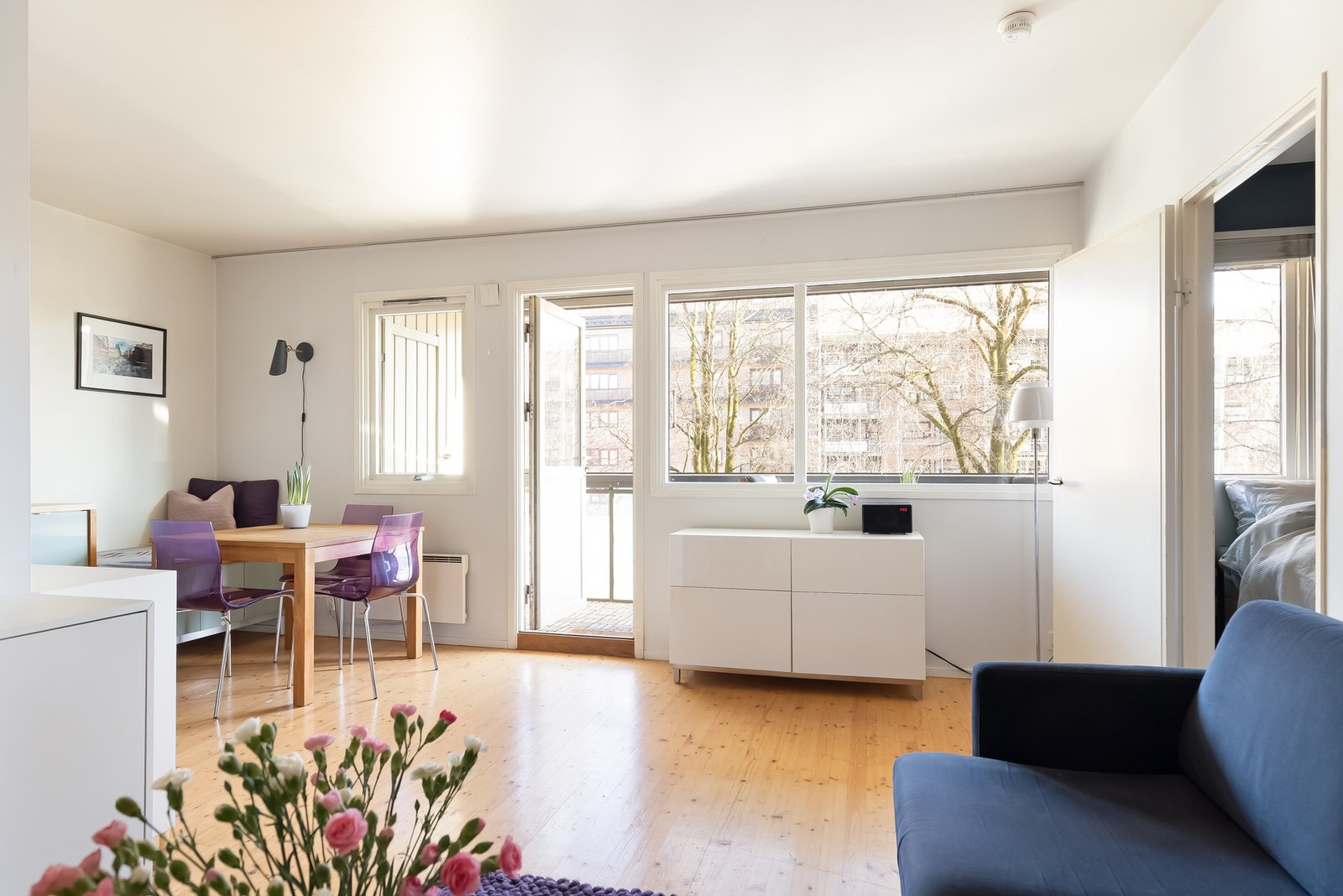 Dette er en koselig 2-roms leilighet i 2. etasje med heisadkomst. Leiligheten har vindusflater som bidrar til mye lys og luft. Galleribilde