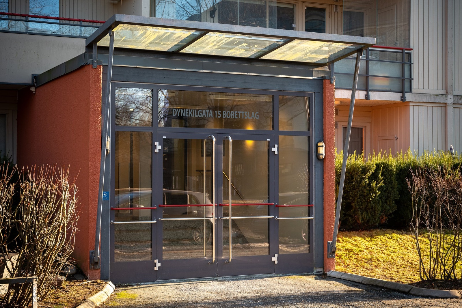 Veldrevet borettslag på populære Rosenhoff! Kort vei til off. kommunikasjon og servicetilbud. Galleribilde