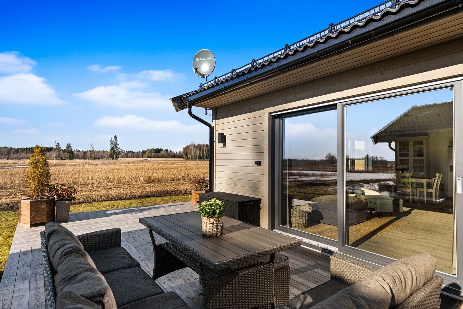 Solrik terrasse med god størrelse Galleribilde