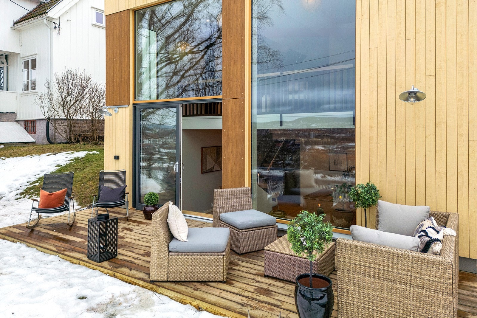 Hyggelig terrasse med utsikt. Galleribilde