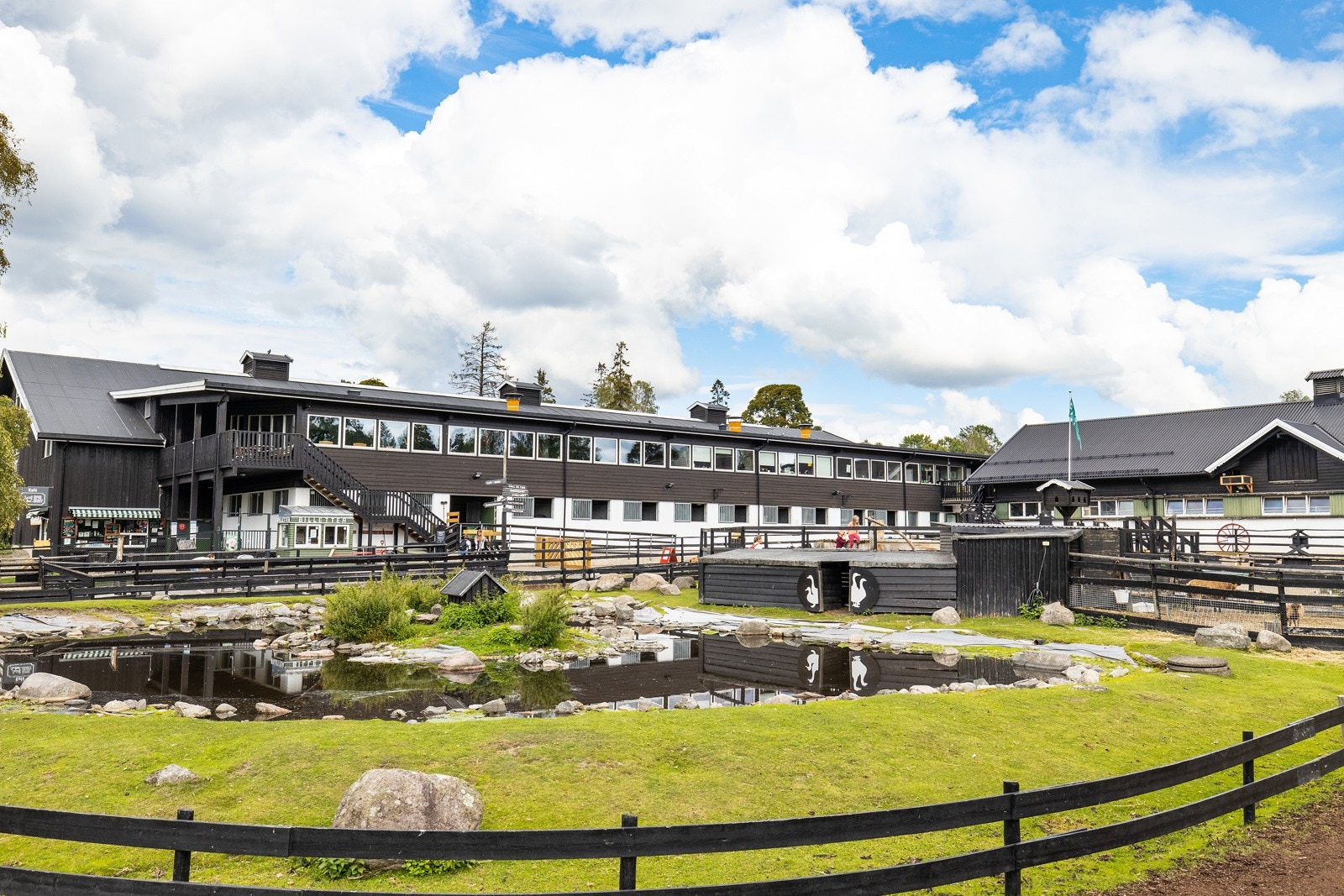 EKT Husdyrpark er et populært sted å besøke for barnefamilier. Galleribilde