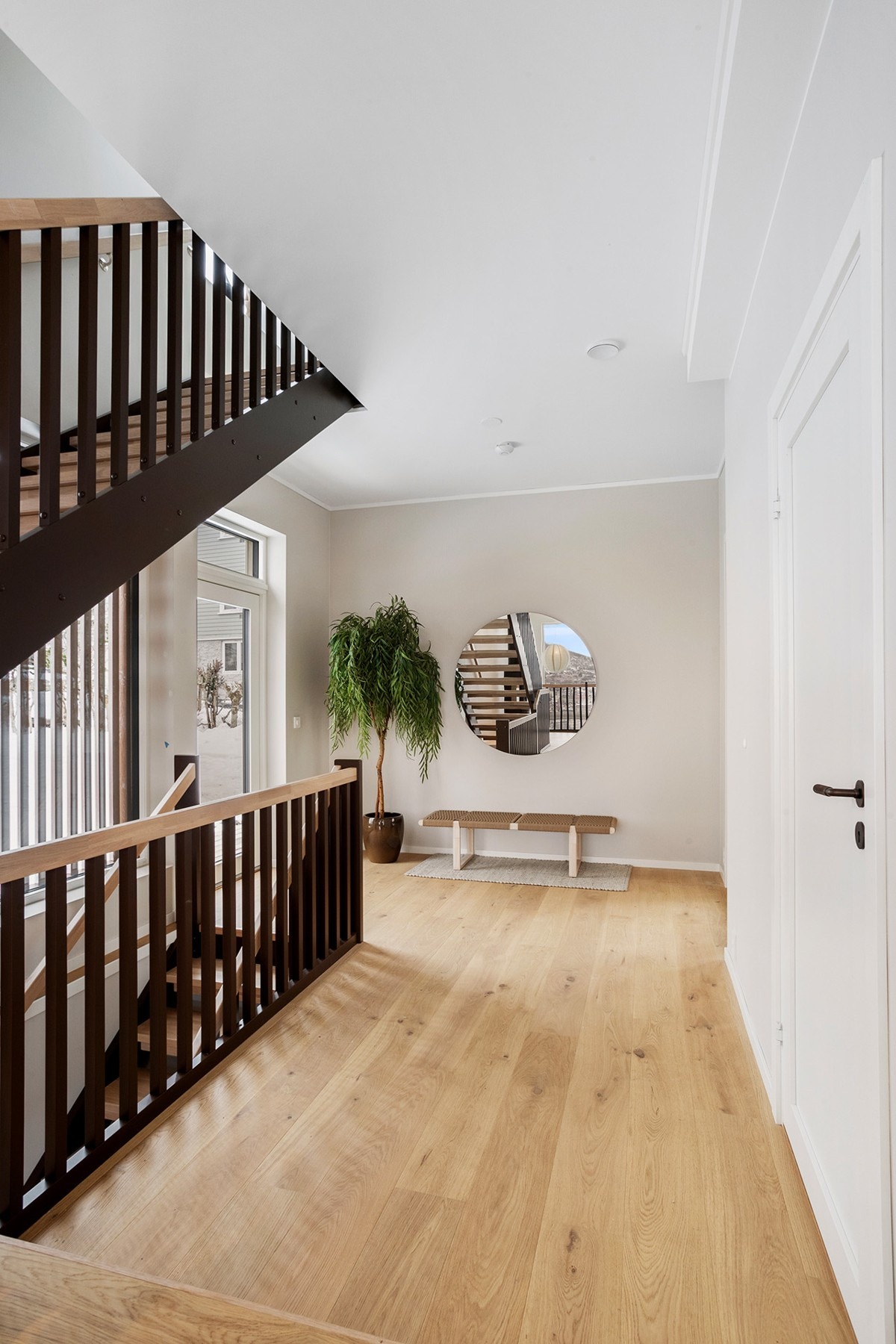 Gangen er lys og innbydende. Galleribilde