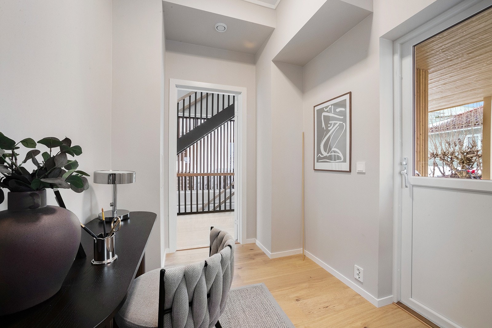 Egen utgangsdør fra boden/kontoret. Galleribilde