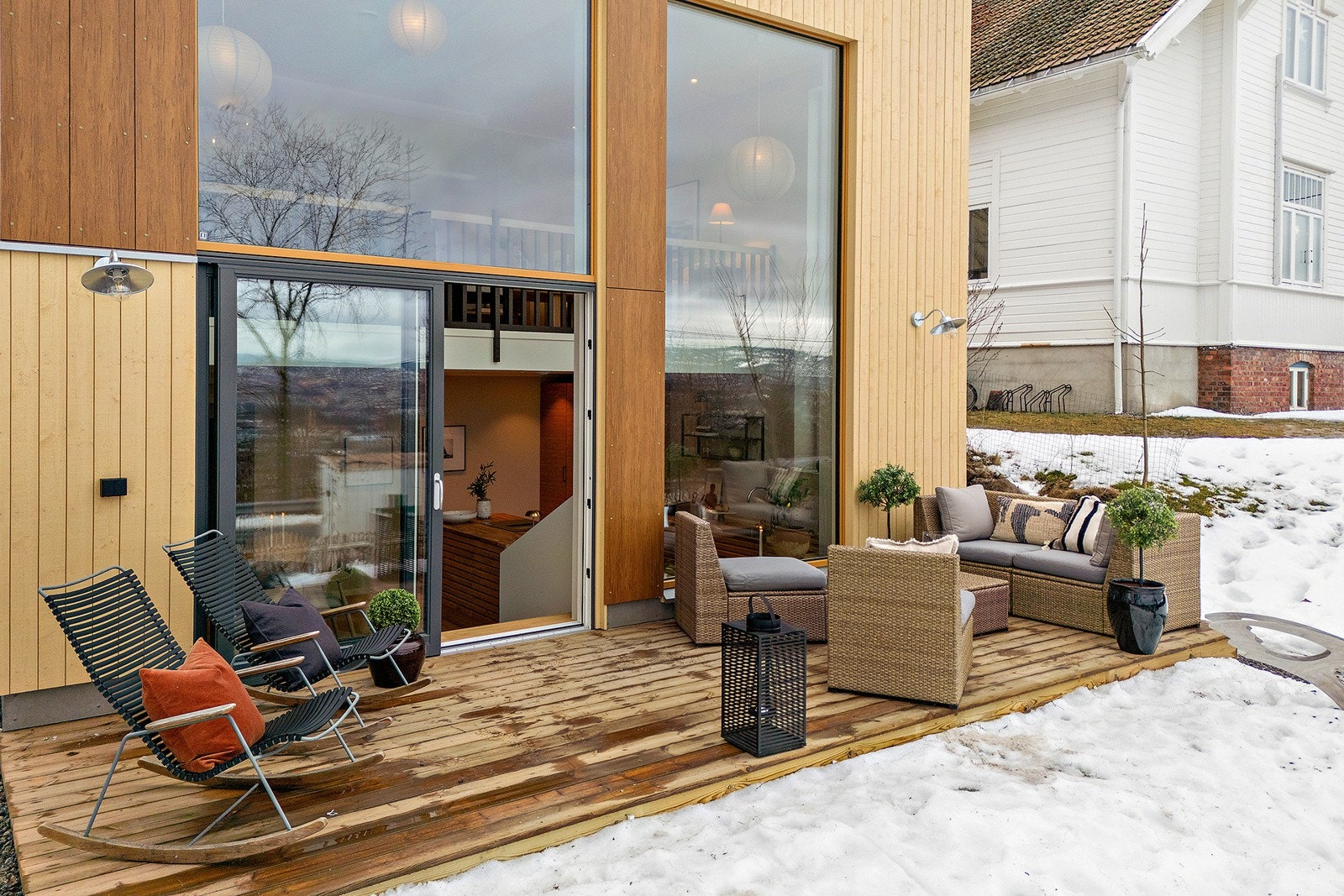 Terrassen ligger rett utenfor kjøkkenet. Galleribilde