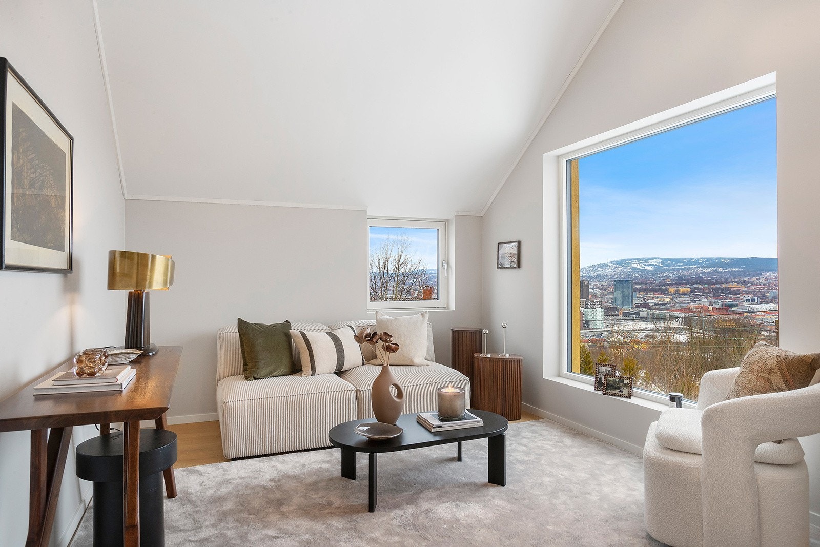 Meget romslig med store vindusflater. Galleribilde