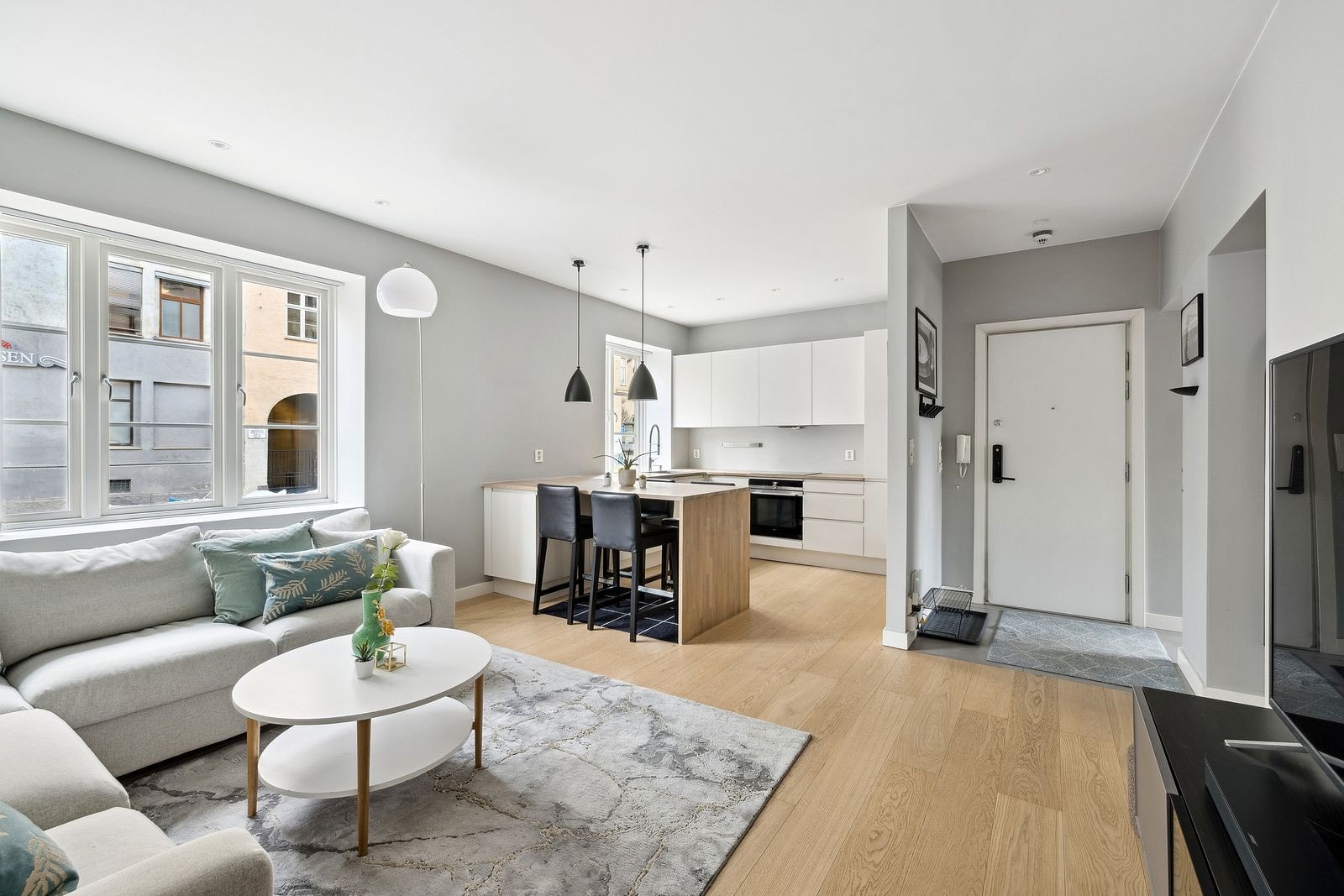 Lekker stue med åpen kjøkkenløsning Galleribilde