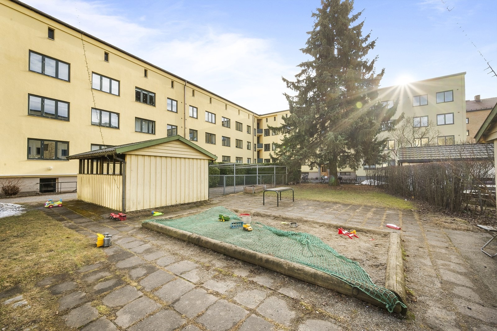 Flott lekeområdet for både små og store i borettslaget Galleribilde