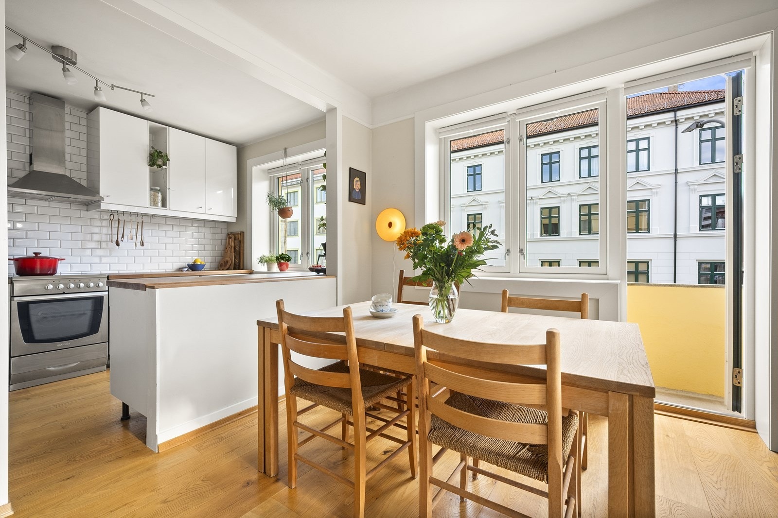 Fra stuen er det direkte utgang til en flott balkong. Galleribilde