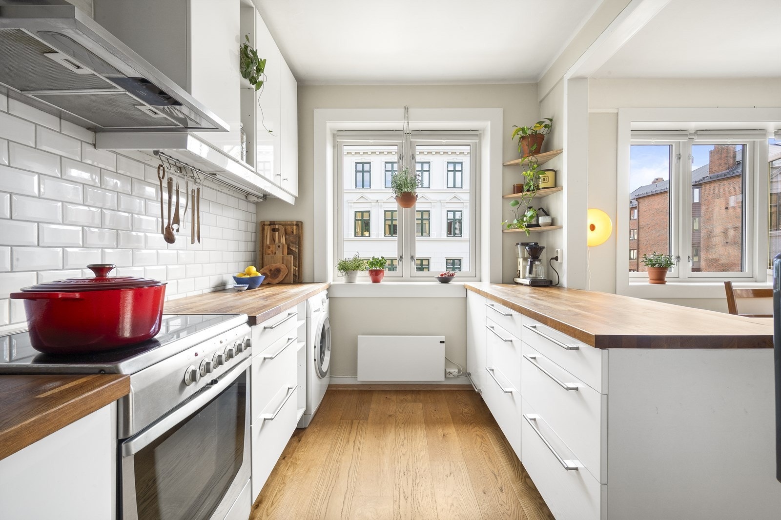 En lys og romslig 2-roms hjørneleilighet beliggende ved Bjølsenparken! Galleribilde