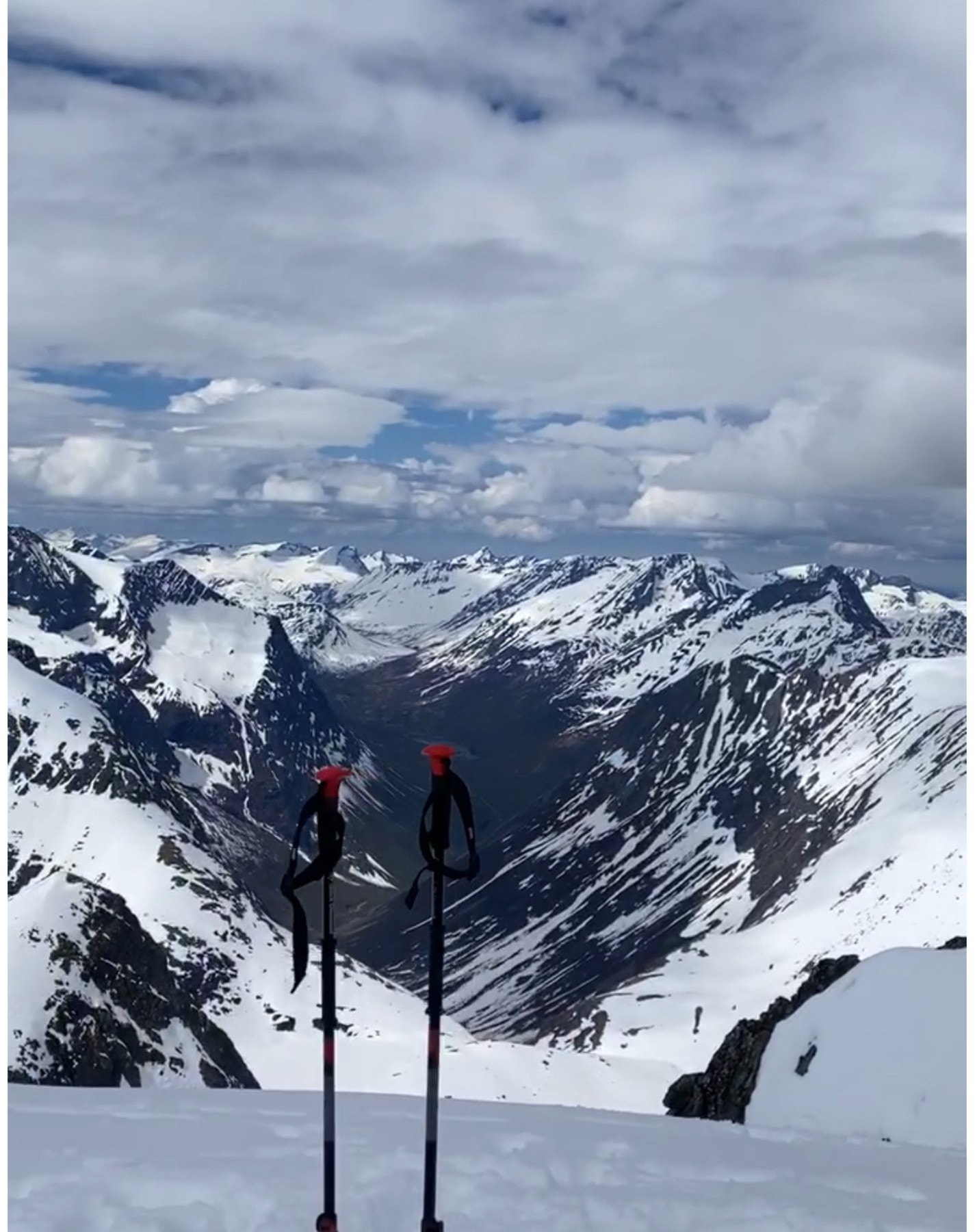 Trollstigen er bare en kort kjøretur unna. Her fra randotur til Alnestinden Galleribilde