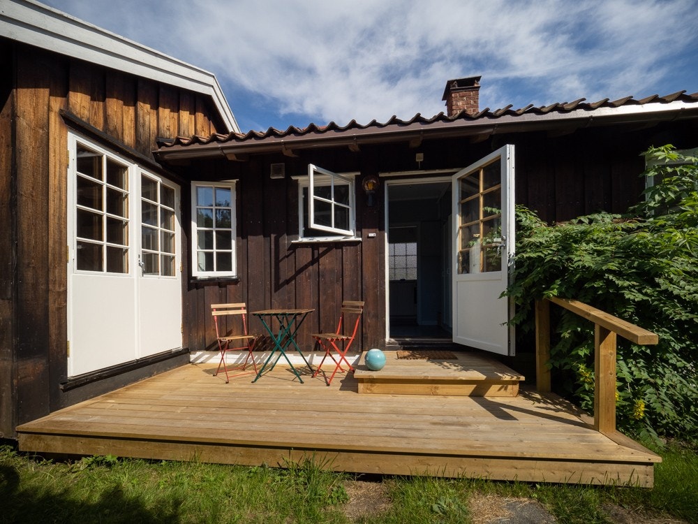 Inngangsparti med egen uteterrasse Galleribilde