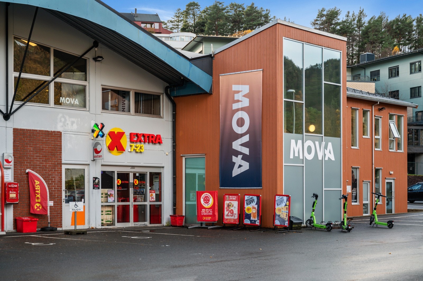 Coop Extra ligger i gangavstand fra leiligheten, samt Nr. 1 Fitness og Mova Fyllingsdalen. Galleribilde