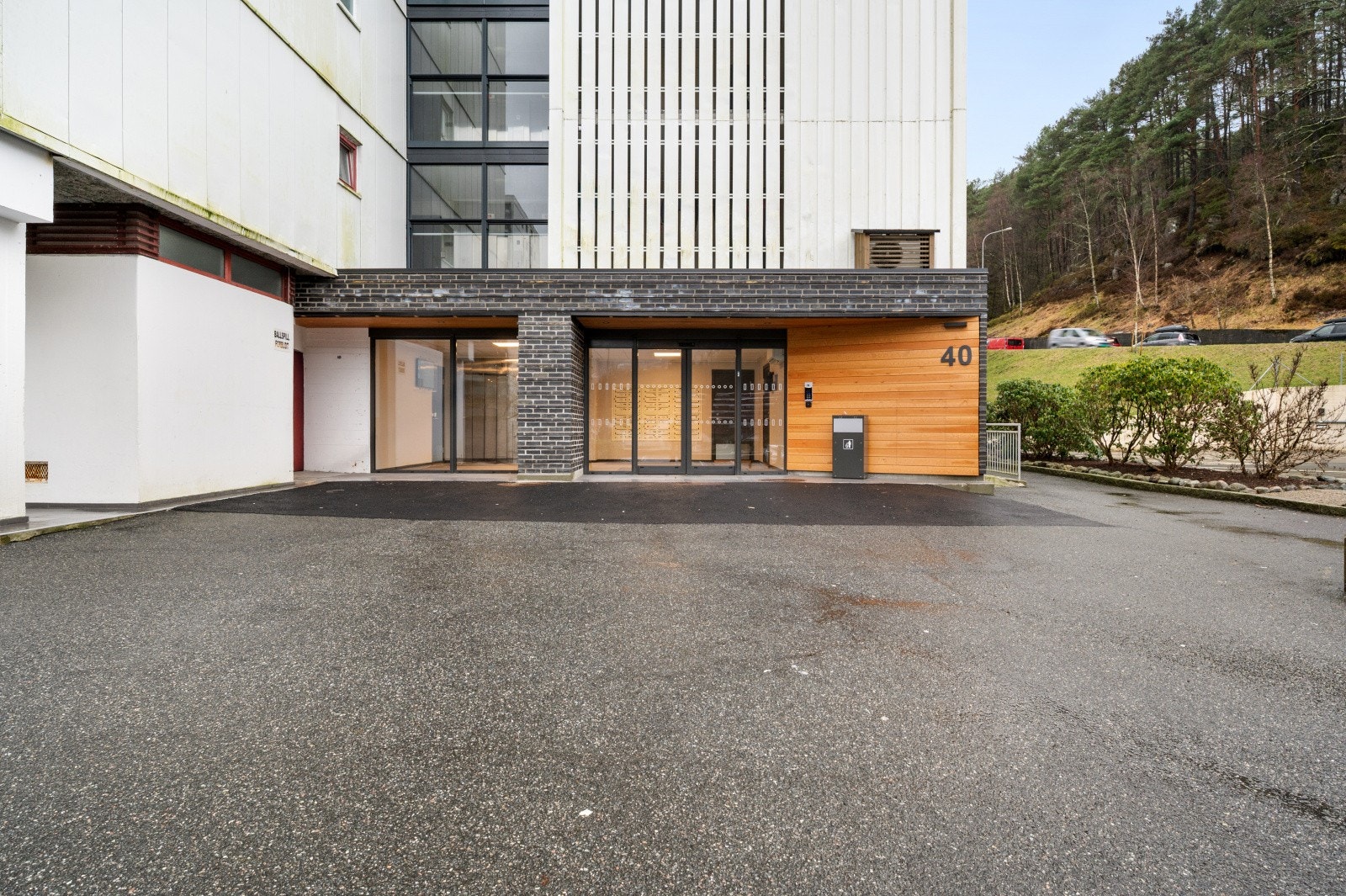 Inngangsparti for Løvåsveien 40. Galleribilde