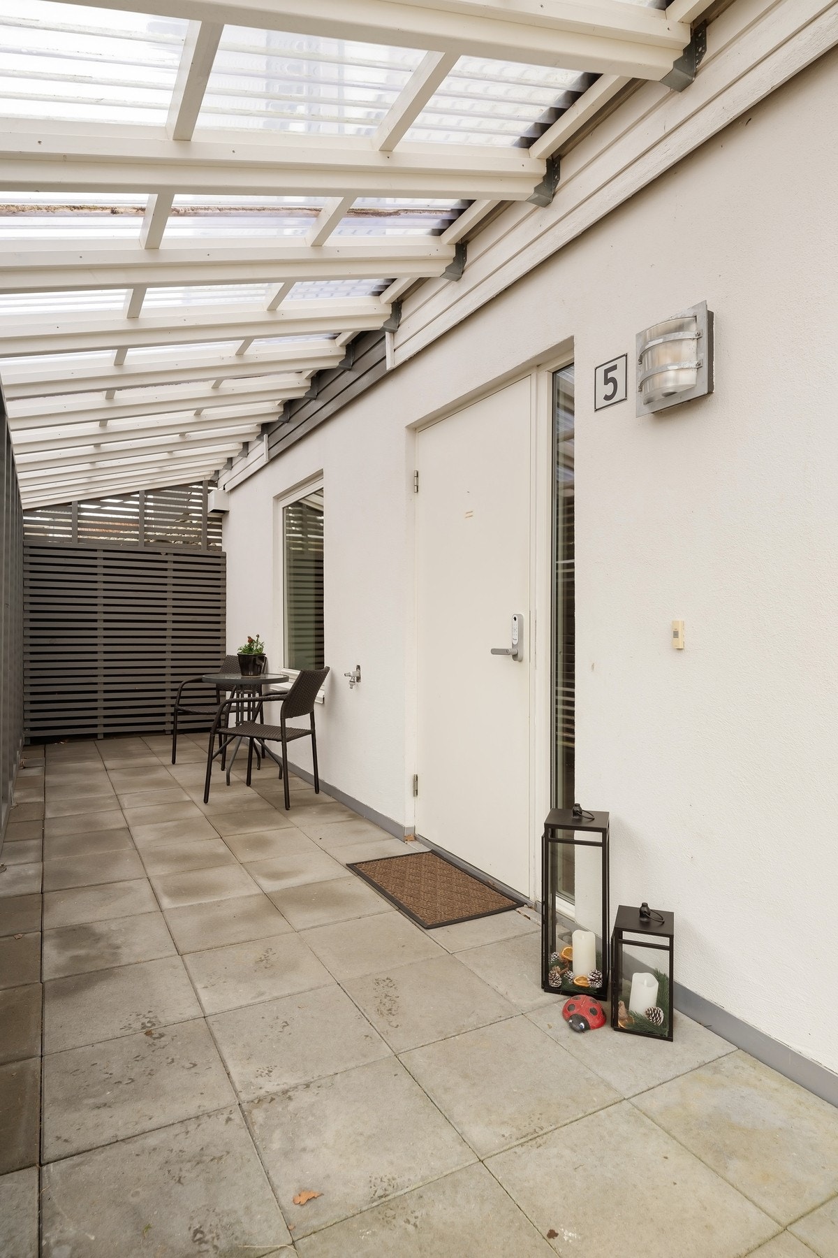 Leiligheten har overbygd og trappefri adkomst. Galleribilde