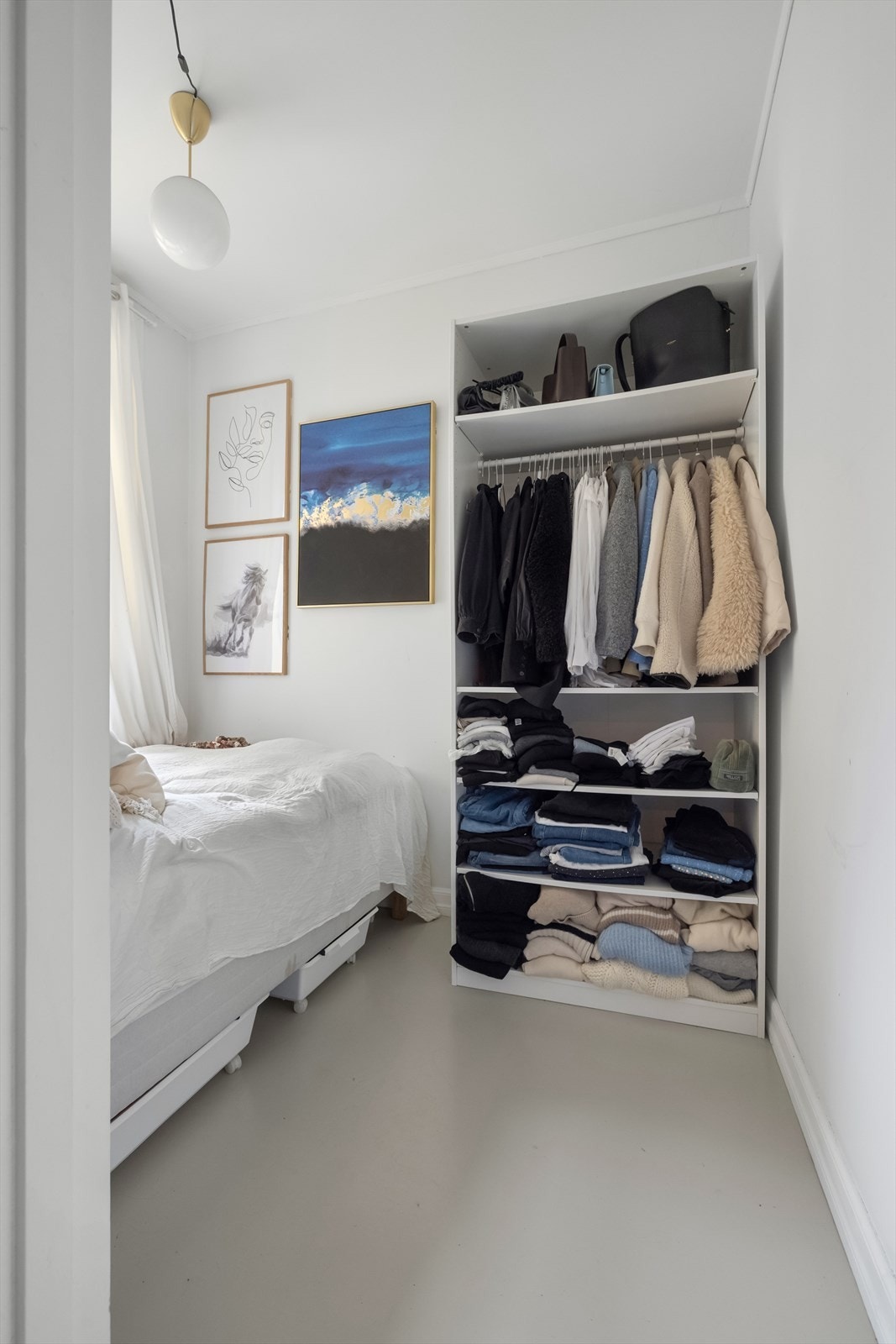 Soverom II er også av god størrelse og har garderobeløsning. Galleribilde