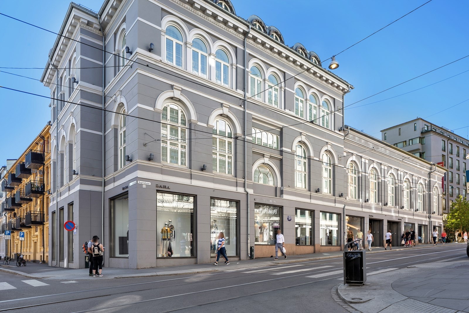 Området er et av Oslos mest etterspurte nabolag med umiddelbar nærhet til alt av det byen har å tilby. Butikker, kaféer, restauranter, barer og nisjeforretninger innen gangavstand. Galleribilde