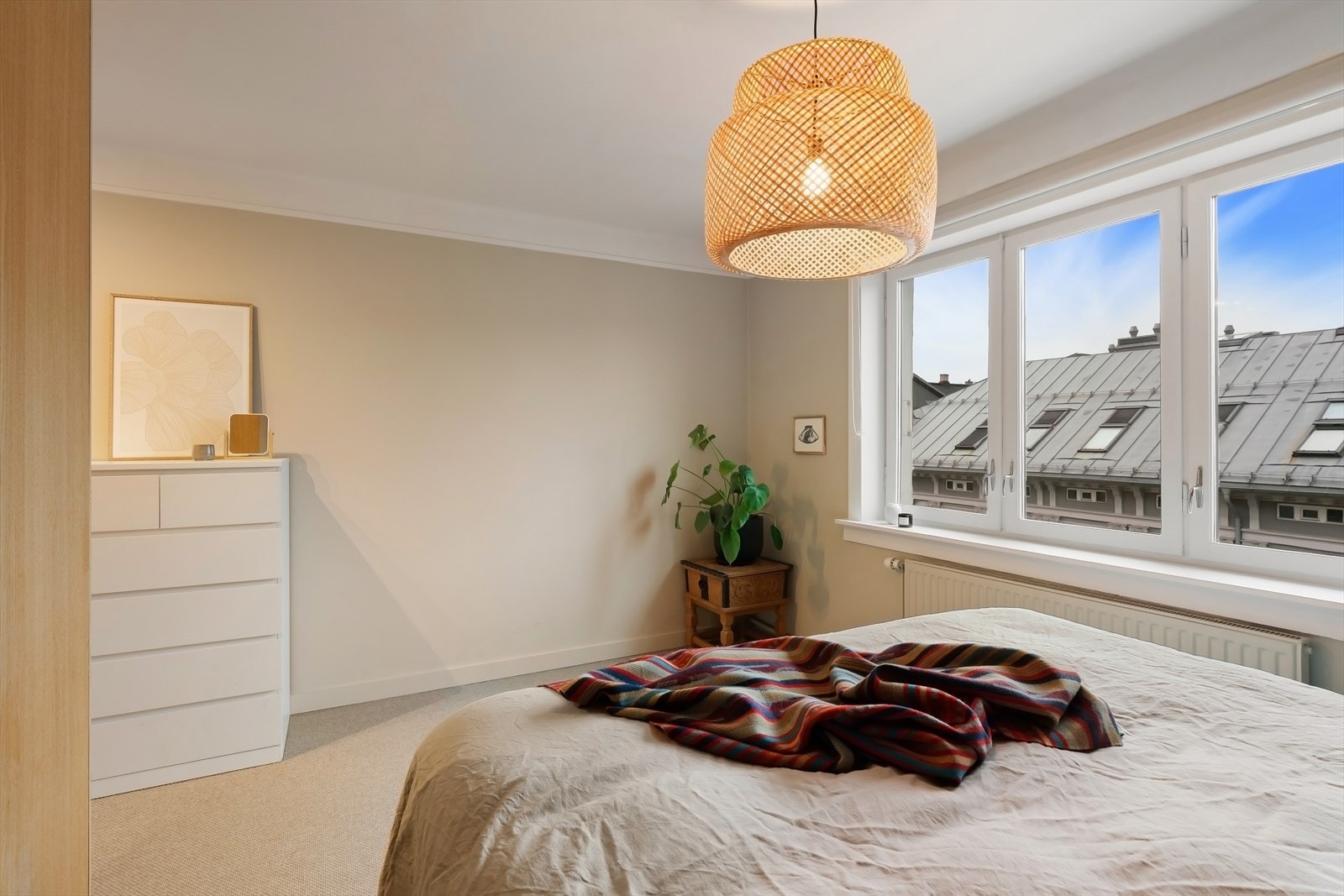 Godt med lysinnslipp på hovedsoverom. Galleribilde