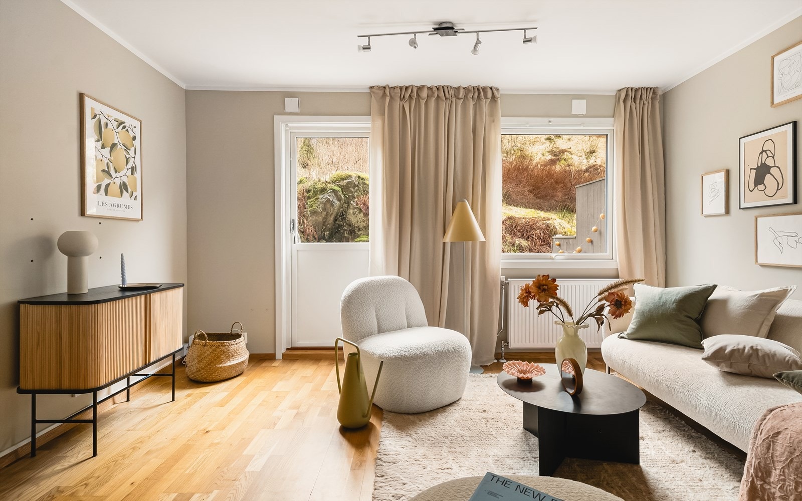 Leiligheten er beliggende i 1. etasje og inneholder entré, bad/vaskerom, soverom, bod, stue og kjøkken. Galleribilde