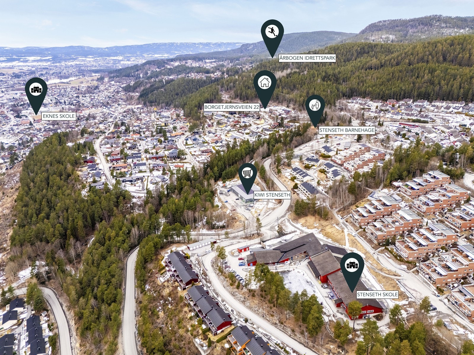Praktisk med nærhet til skole, barnehage, dagligvarebutikk og idrettspark Galleribilde