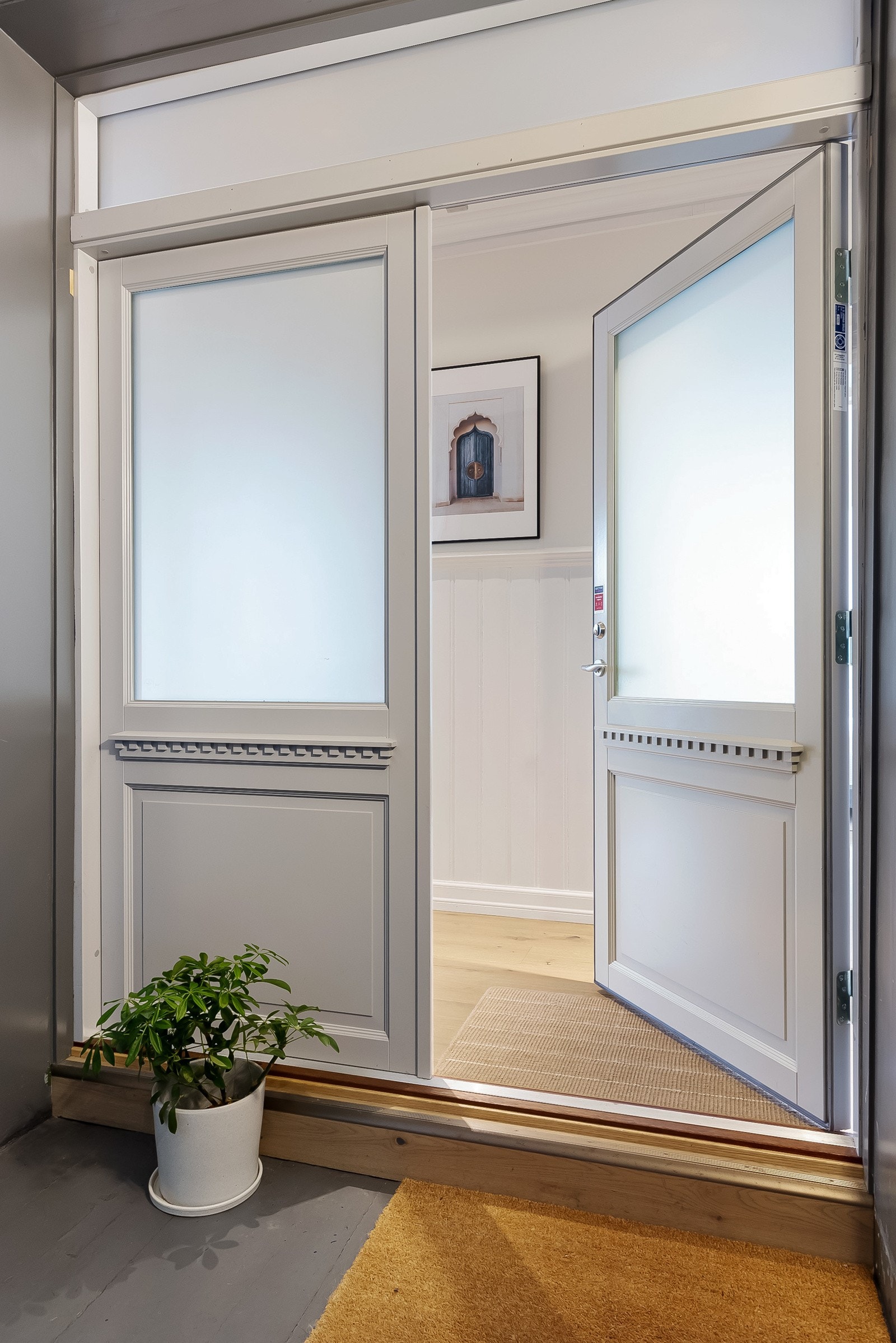 Nyere inngangsdør Galleribilde