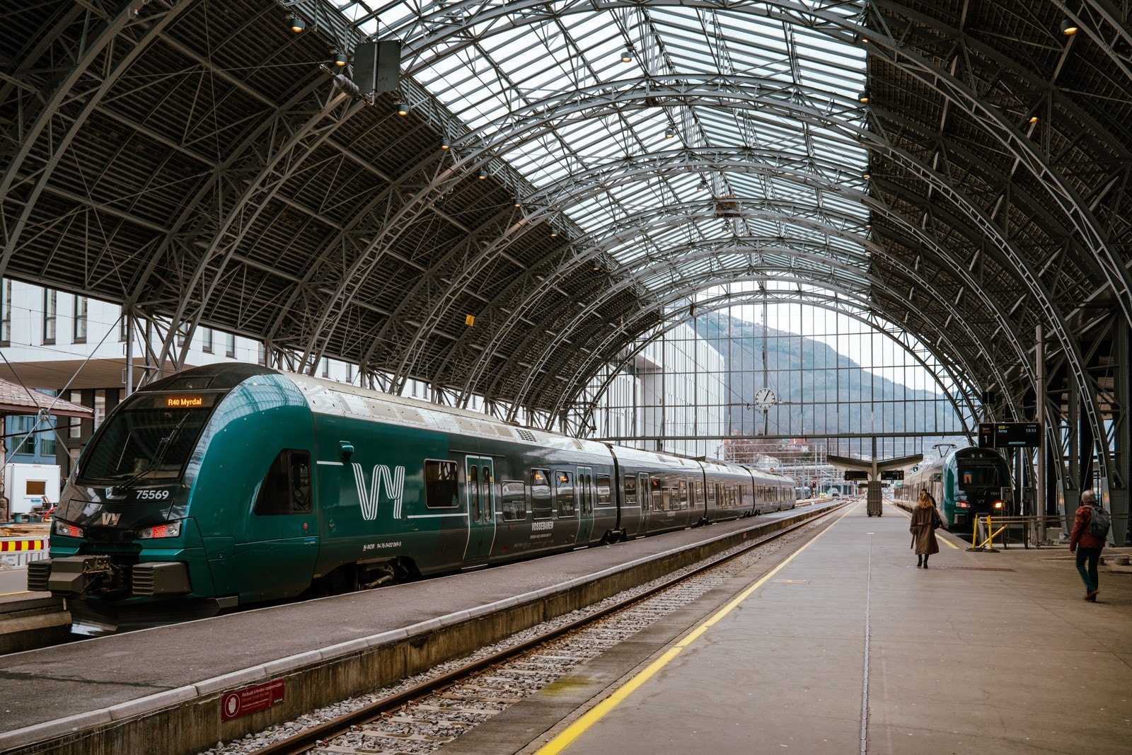 Togstasjonen. Galleribilde