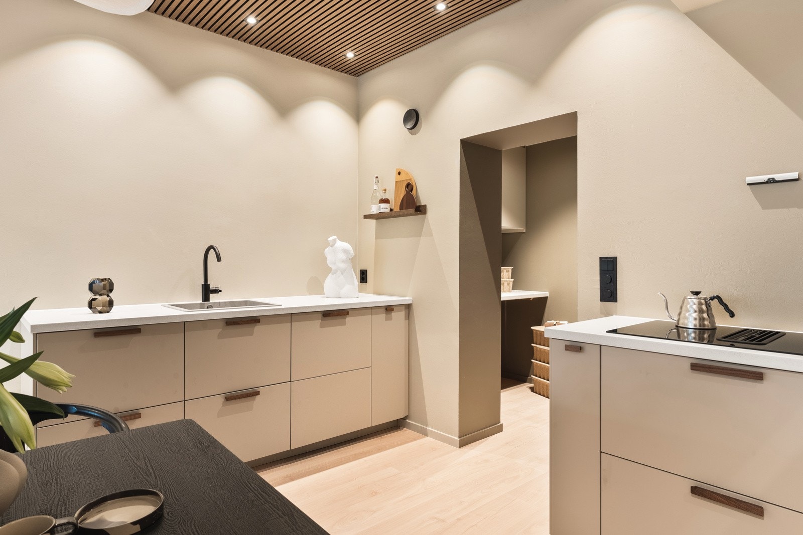 Alle hvitevarer er integrert og medfølger handelen. Galleribilde