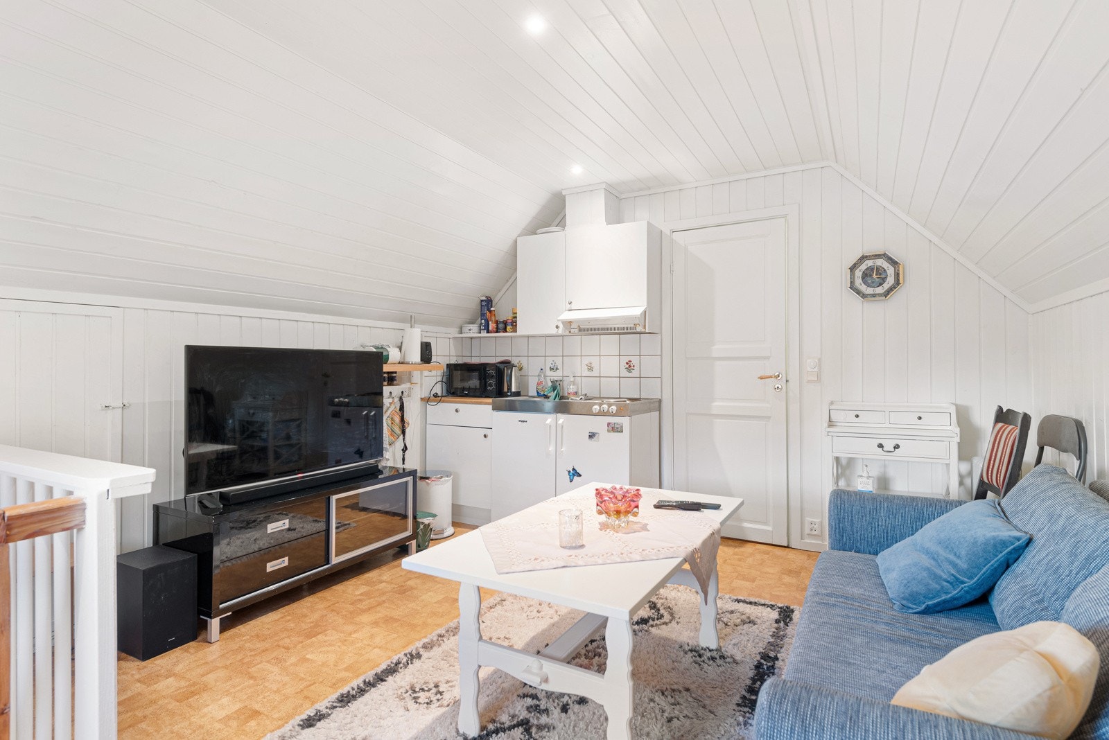 Stue(kjøkken i utleiedel i garasjen Galleribilde