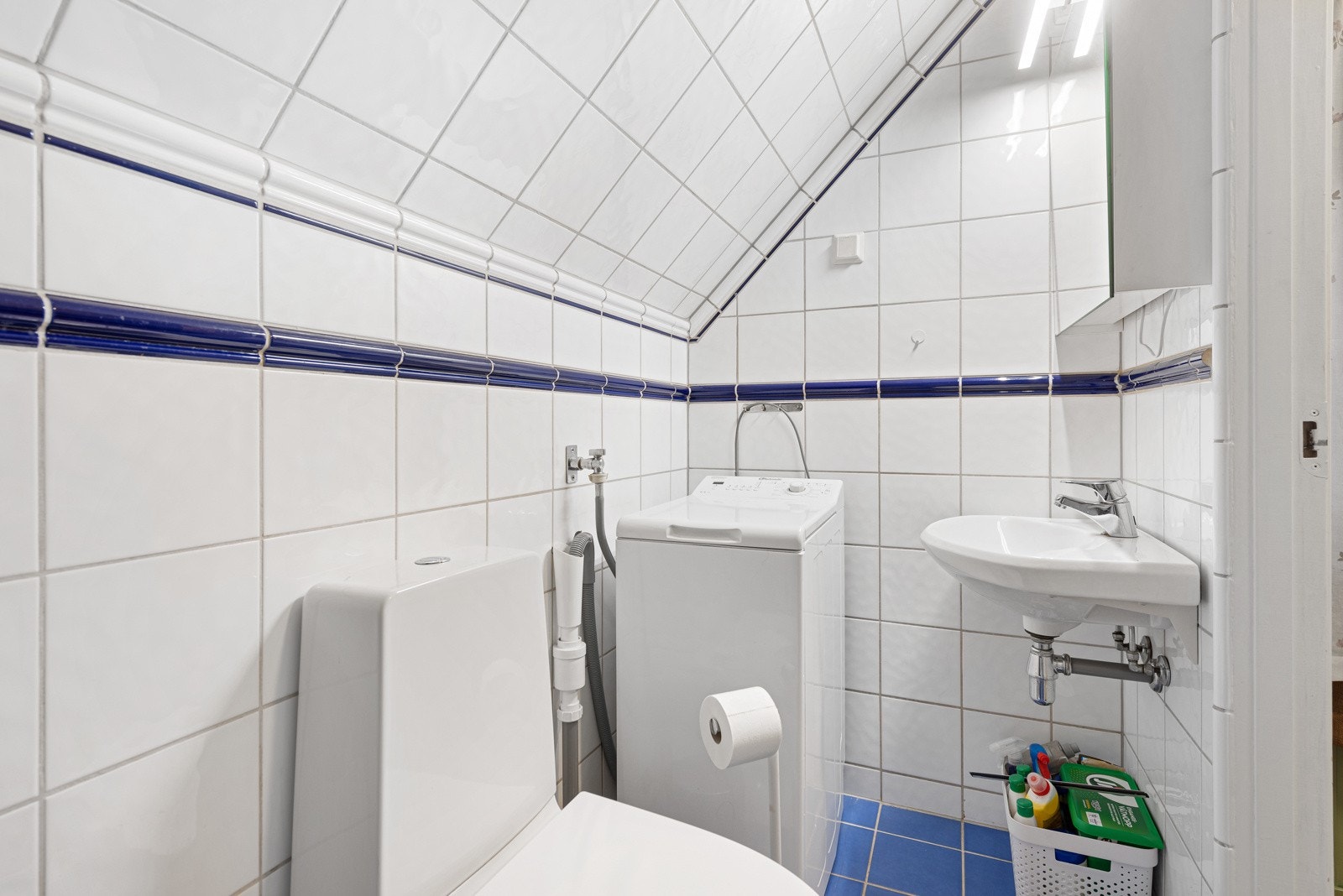 Bad i 2. etasje utleiedel i garasjen Galleribilde