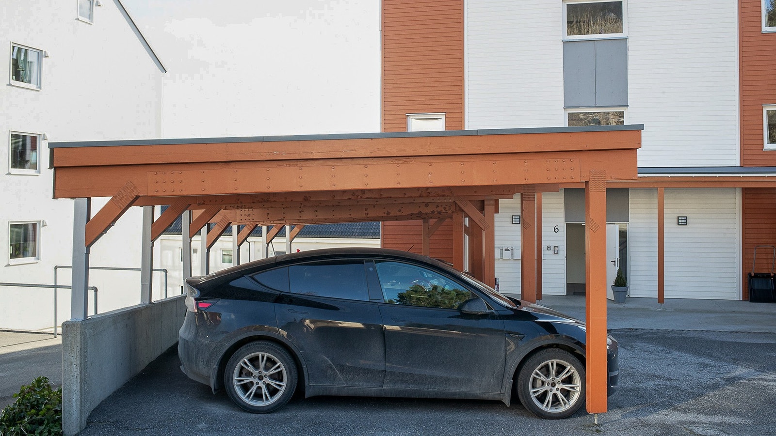 Carport som tilhører leiligheten. Galleribilde
