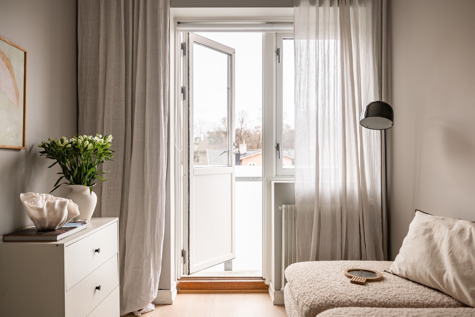 Fra soverom 2 er det utgang til en hyggelig østvendt balkong på 2m². Galleribilde